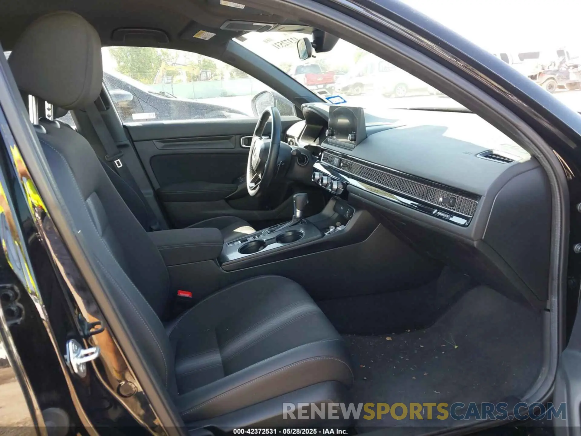 5 Photograph of a damaged car 19XFL2H88RE034179 HONDA CIVIC 2024