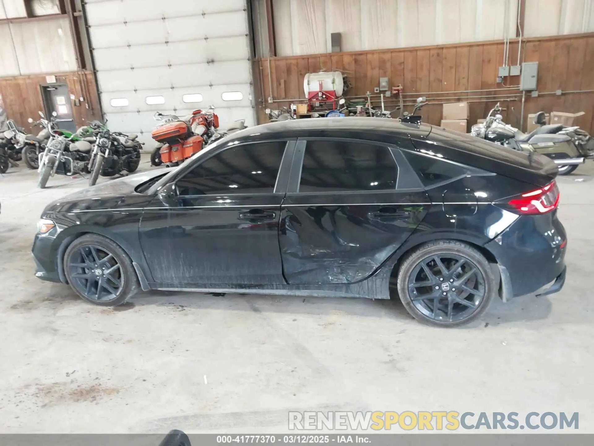 14 Photograph of a damaged car 19XFL2H89RE012899 HONDA CIVIC 2024