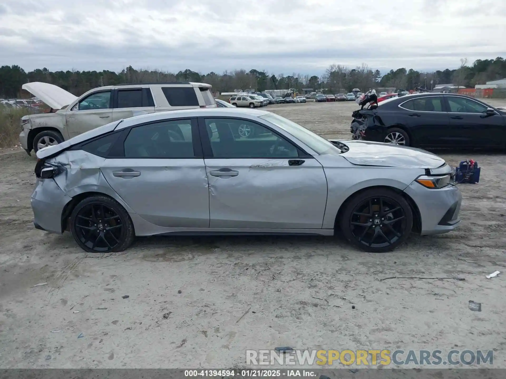 13 Photograph of a damaged car 19XFL2H89RE021425 HONDA CIVIC 2024