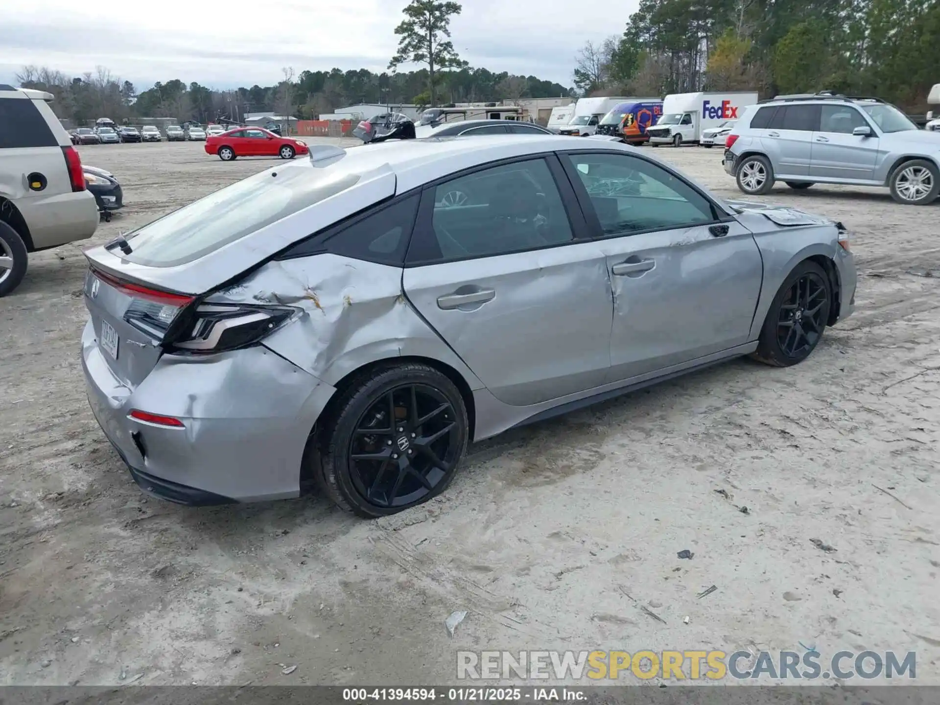 4 Photograph of a damaged car 19XFL2H89RE021425 HONDA CIVIC 2024