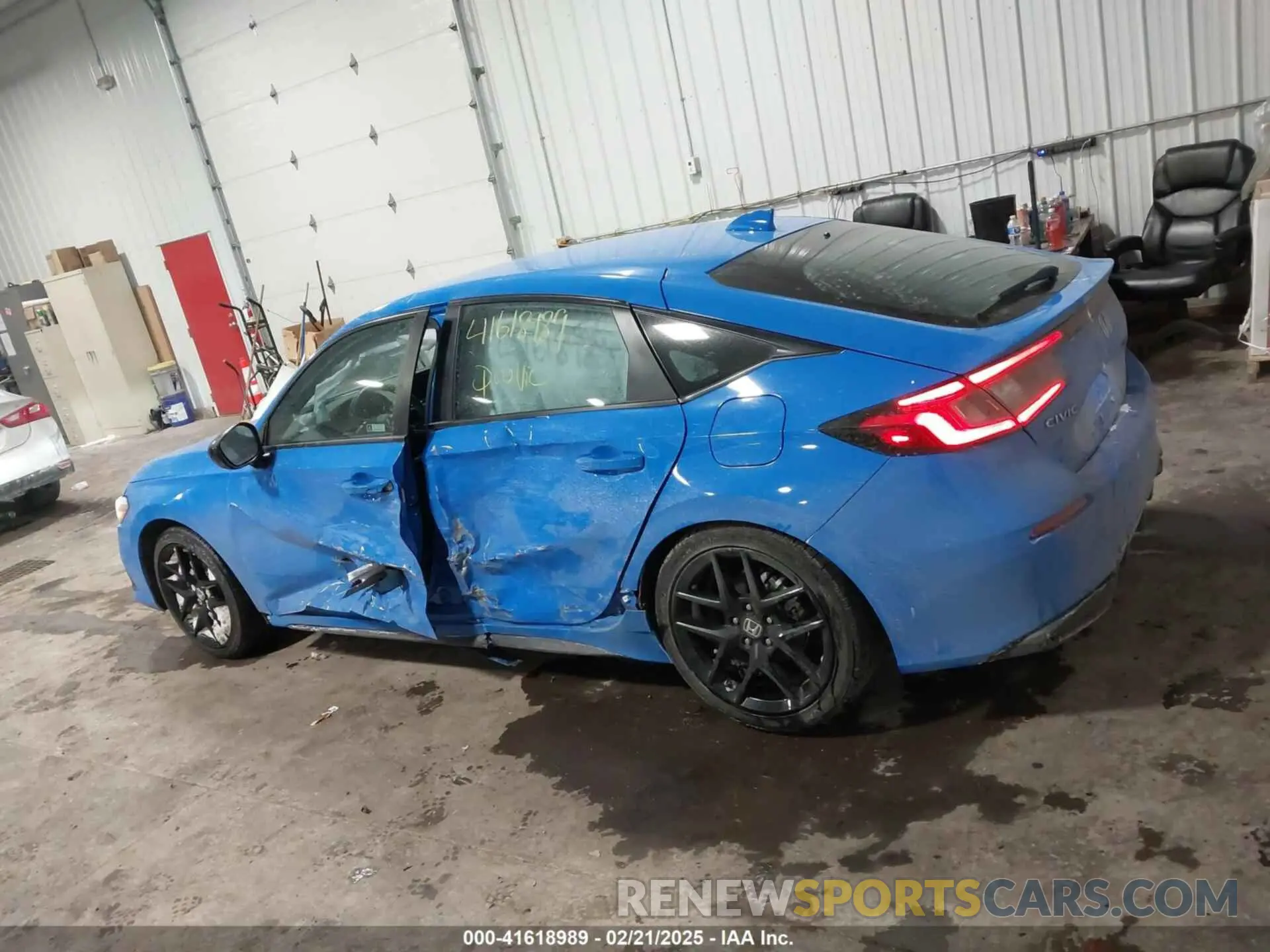 14 Photograph of a damaged car 19XFL2H8XRE028139 HONDA CIVIC 2024