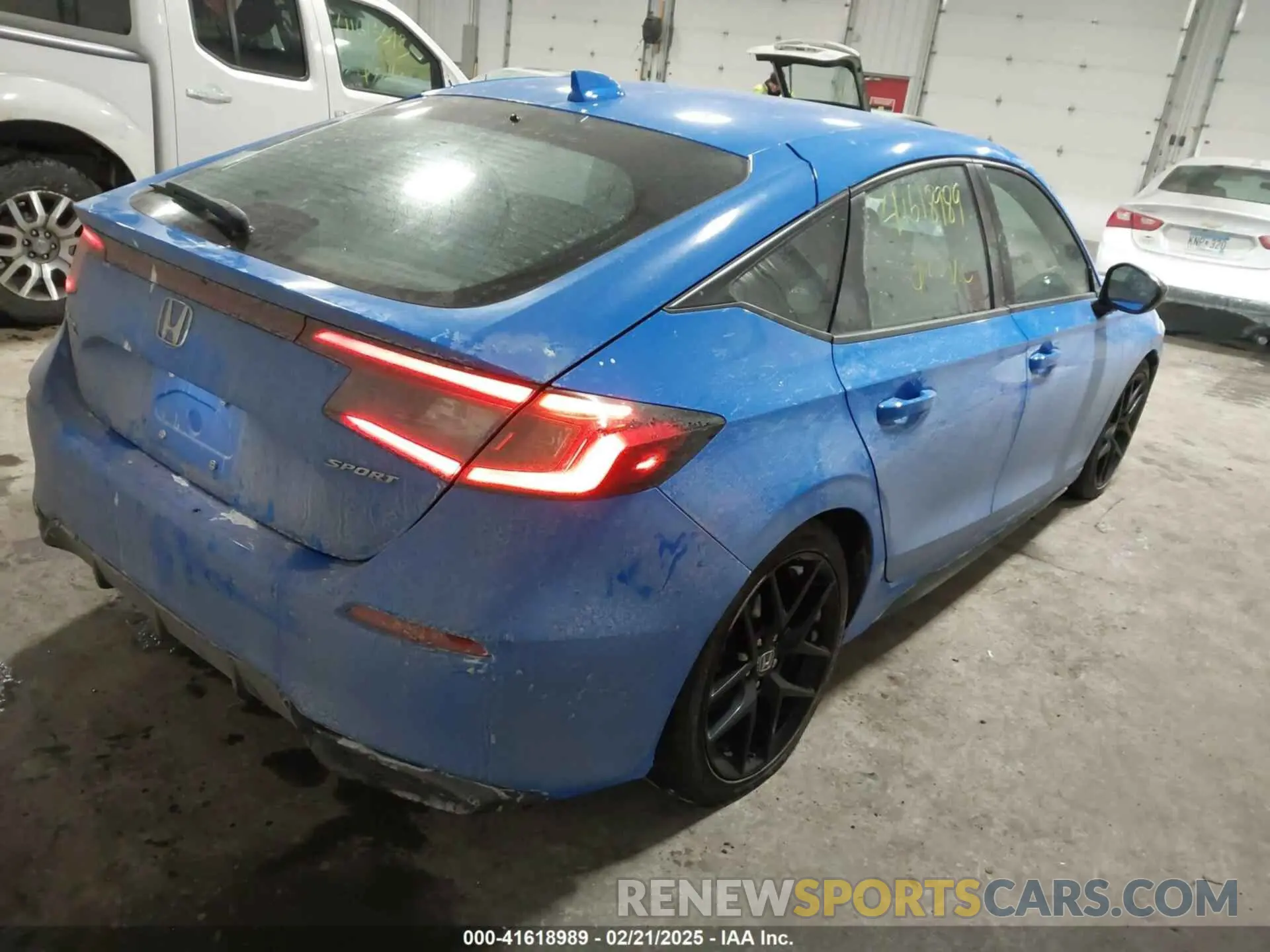 4 Photograph of a damaged car 19XFL2H8XRE028139 HONDA CIVIC 2024