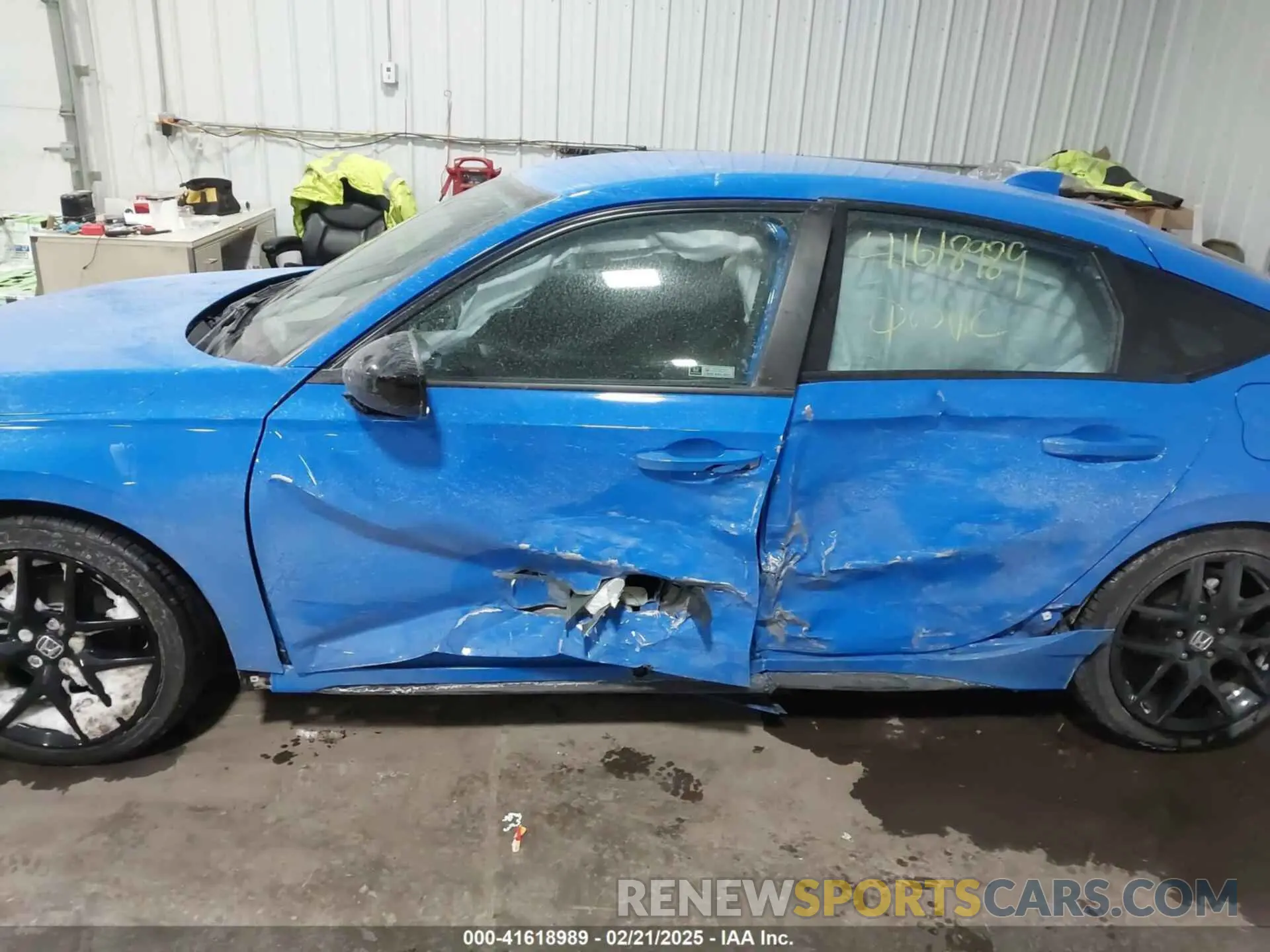 6 Photograph of a damaged car 19XFL2H8XRE028139 HONDA CIVIC 2024