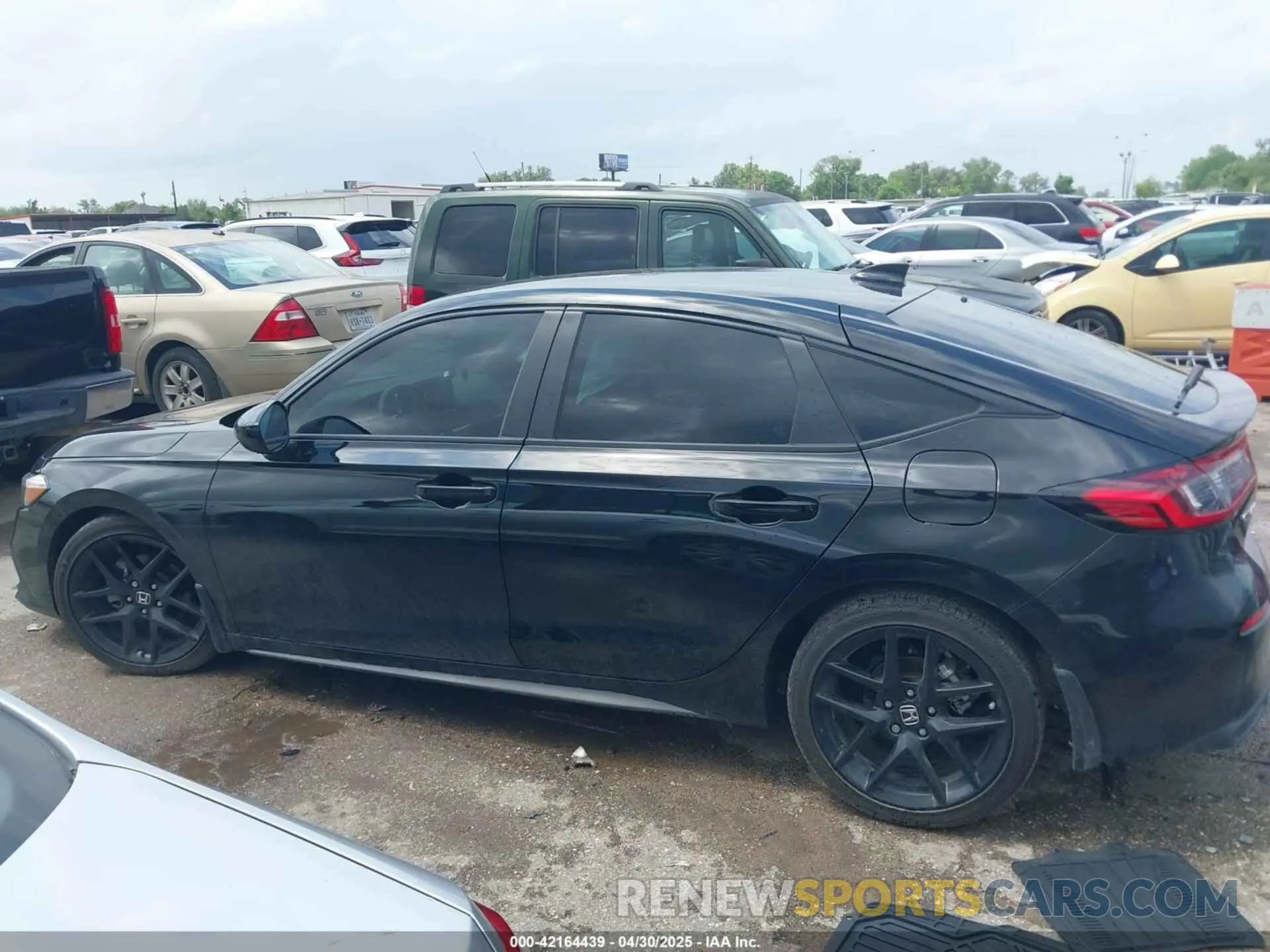 14 Photograph of a damaged car 19XFL2H8XRE034281 HONDA CIVIC 2024