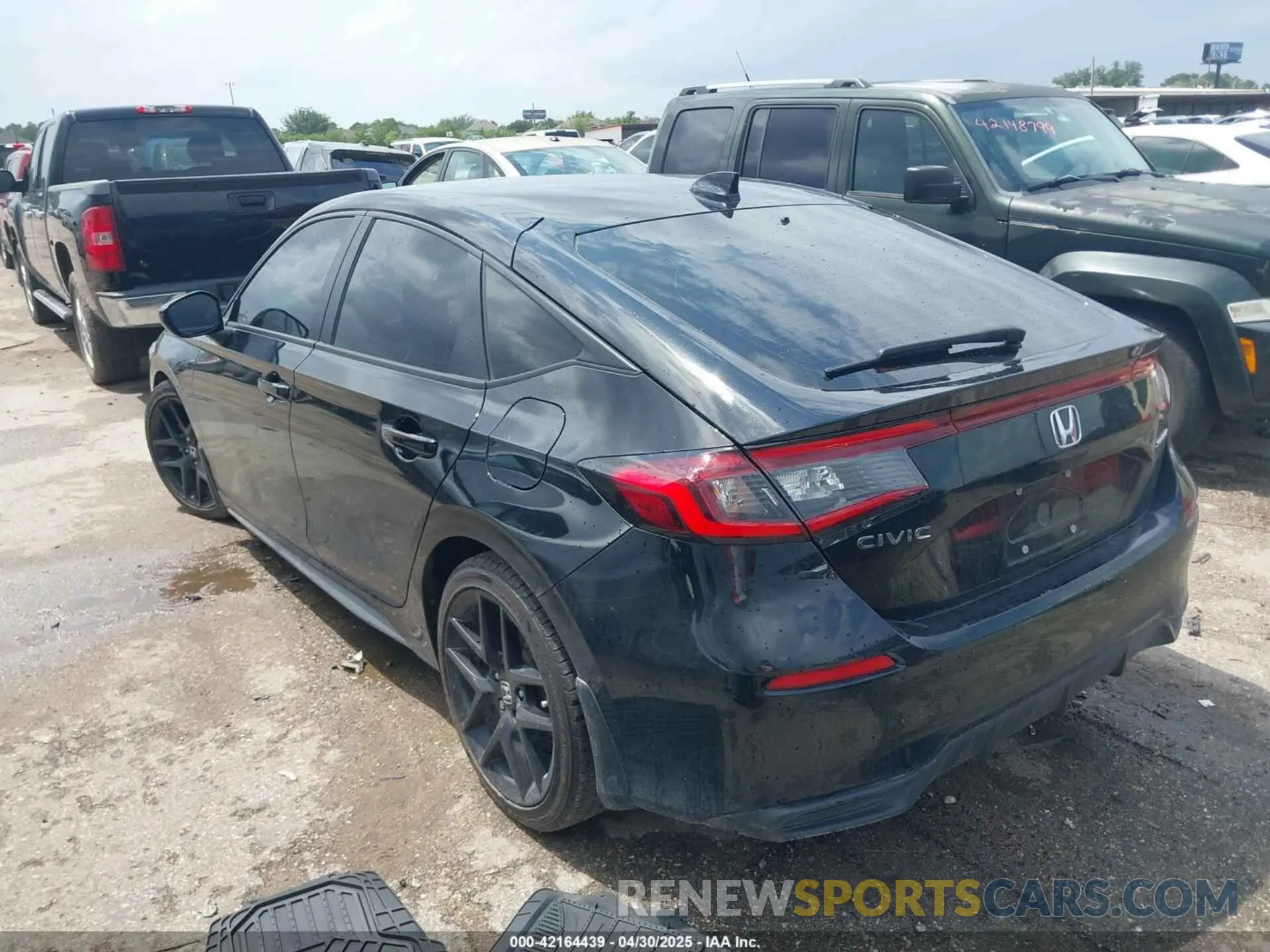 3 Photograph of a damaged car 19XFL2H8XRE034281 HONDA CIVIC 2024
