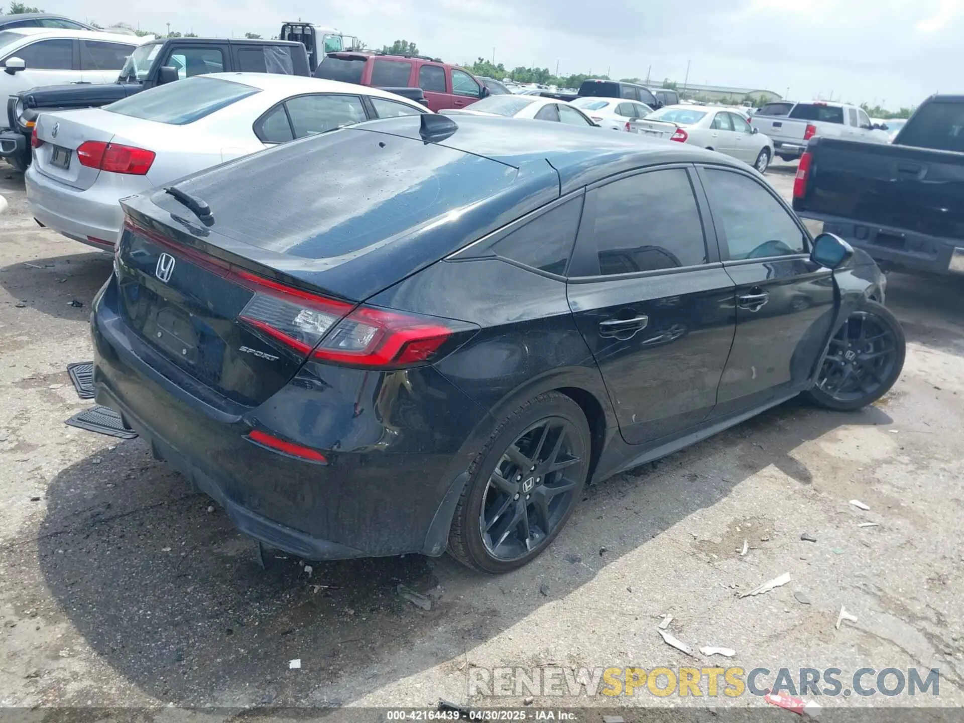 4 Photograph of a damaged car 19XFL2H8XRE034281 HONDA CIVIC 2024