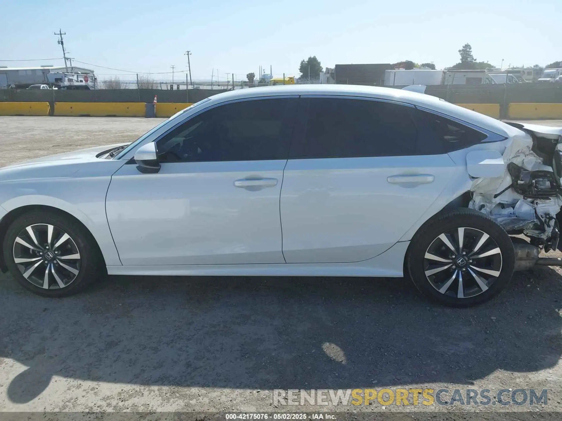 15 Photograph of a damaged car 2HGFE1F74RH304237 HONDA CIVIC 2024