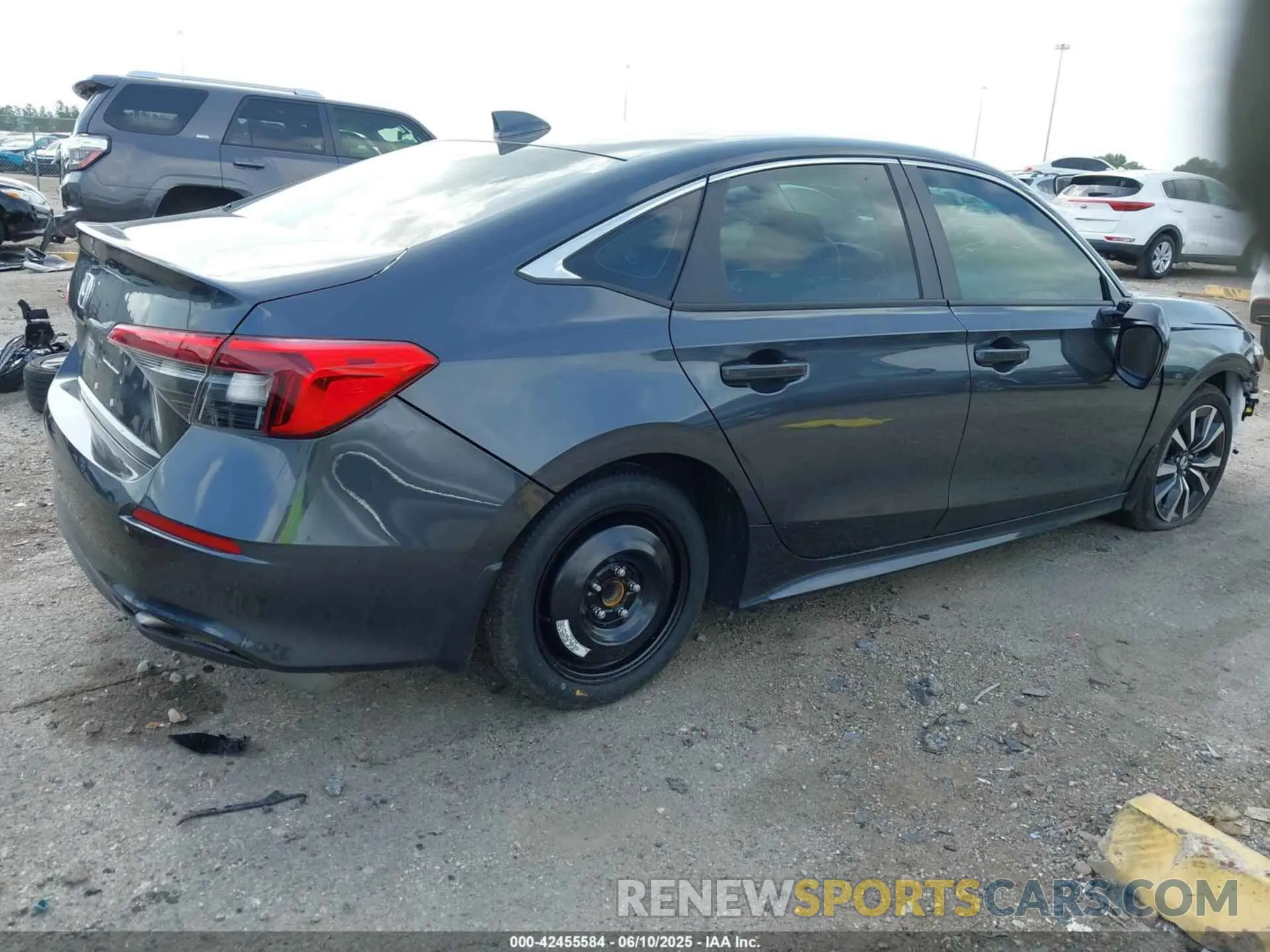 4 Photograph of a damaged car 2HGFE1F7XRH315873 HONDA CIVIC 2024