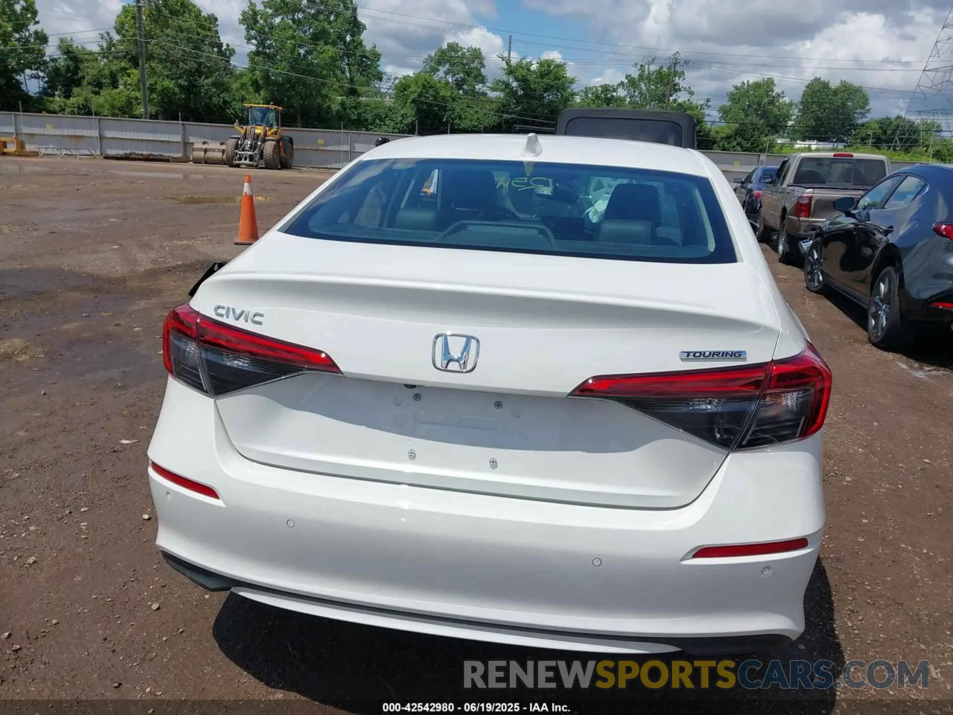 17 Photograph of a damaged car 2HGFE1F90RH324471 HONDA CIVIC 2024