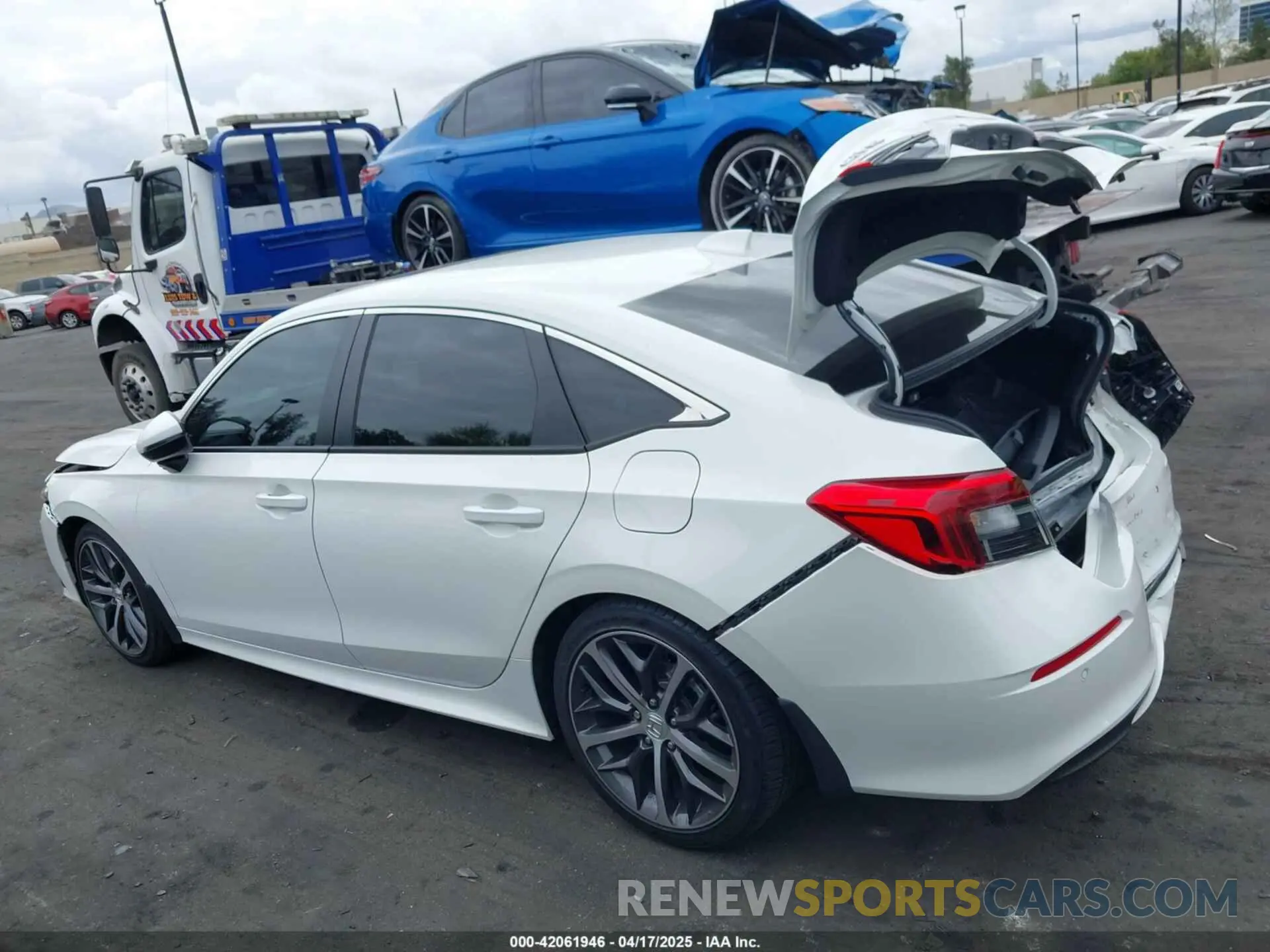 15 Photograph of a damaged car 2HGFE1F94RH317586 HONDA CIVIC 2024