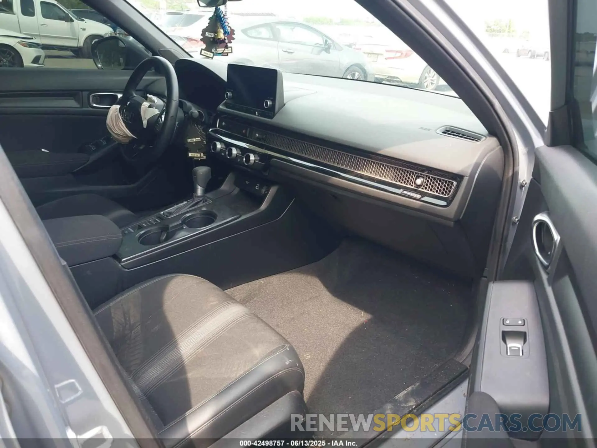 5 Photograph of a damaged car 2HGFE2F55RH577305 HONDA CIVIC 2024