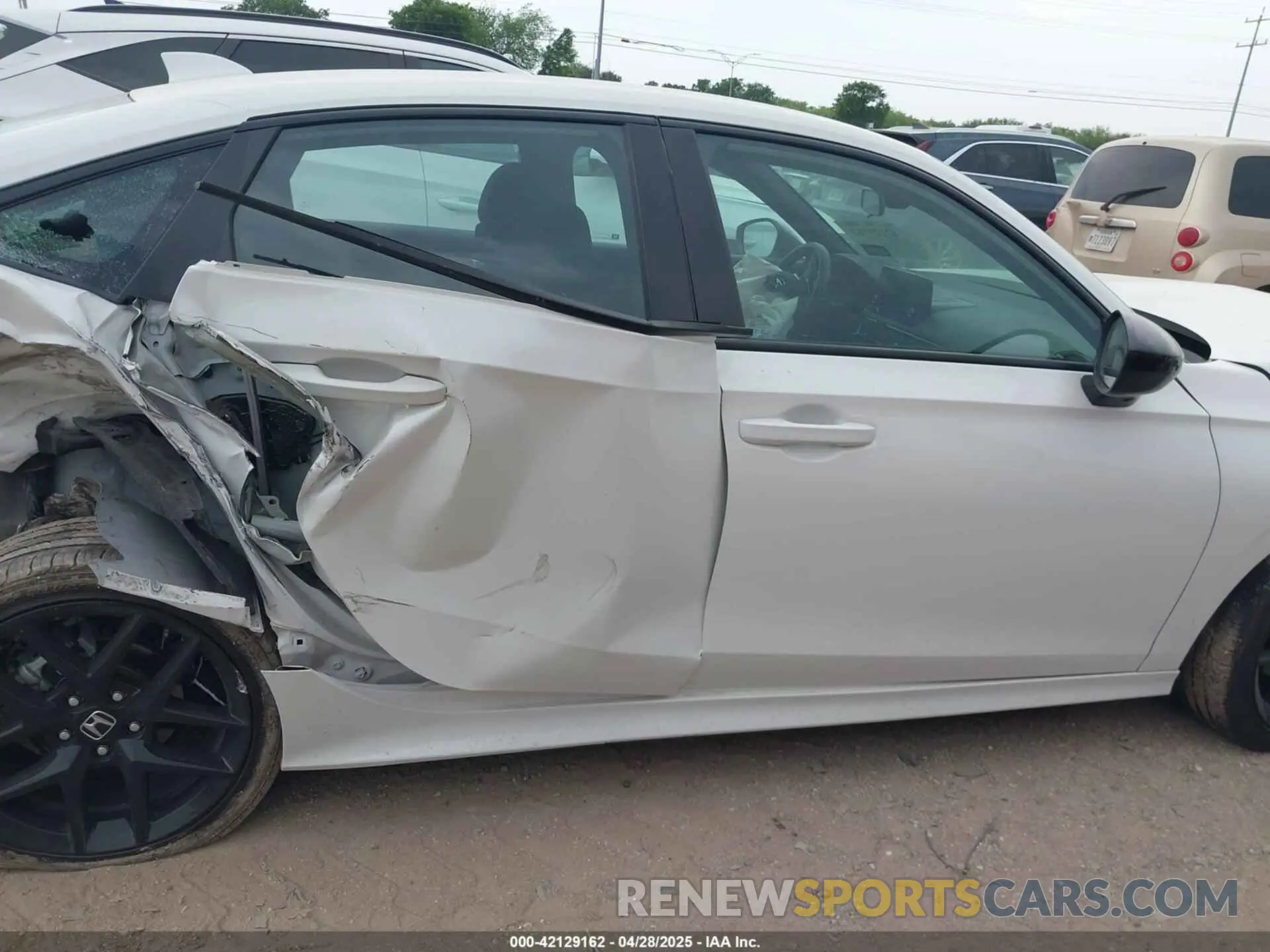 12 Photograph of a damaged car 2HGFE2F58RH589187 HONDA CIVIC 2024