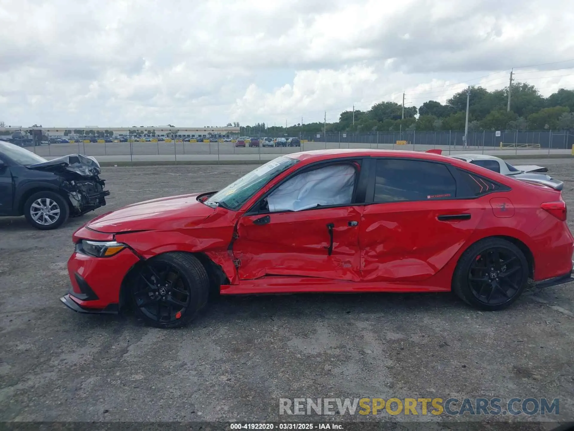 15 Photograph of a damaged car 2HGFE2F59RH557137 HONDA CIVIC 2024