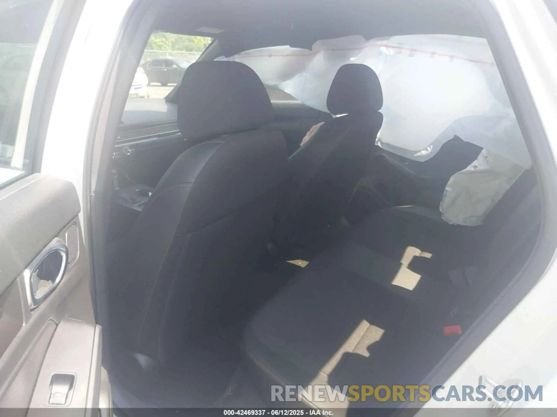8 Photograph of a damaged car 2HGFE2F59RH579459 HONDA CIVIC 2024