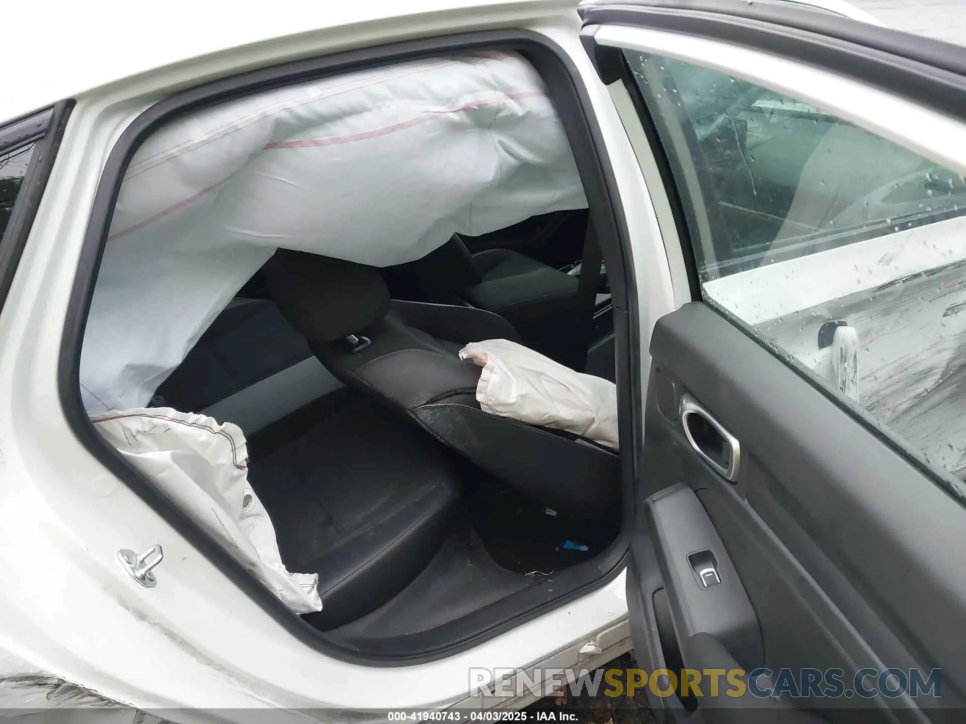 8 Photograph of a damaged car 2HGFE2F5XRH557468 HONDA CIVIC 2024