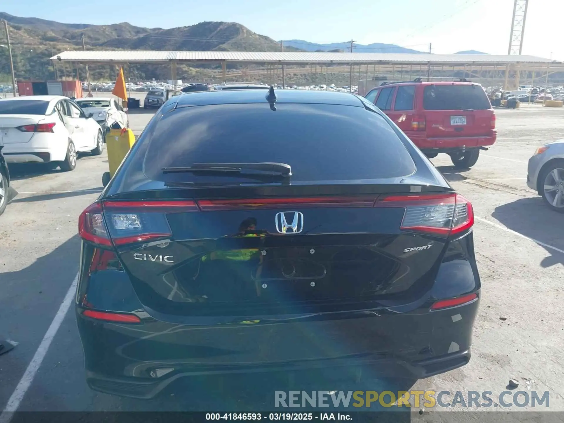 16 Photograph of a damaged car 19XFL2H80SE004602 HONDA CIVIC 2025