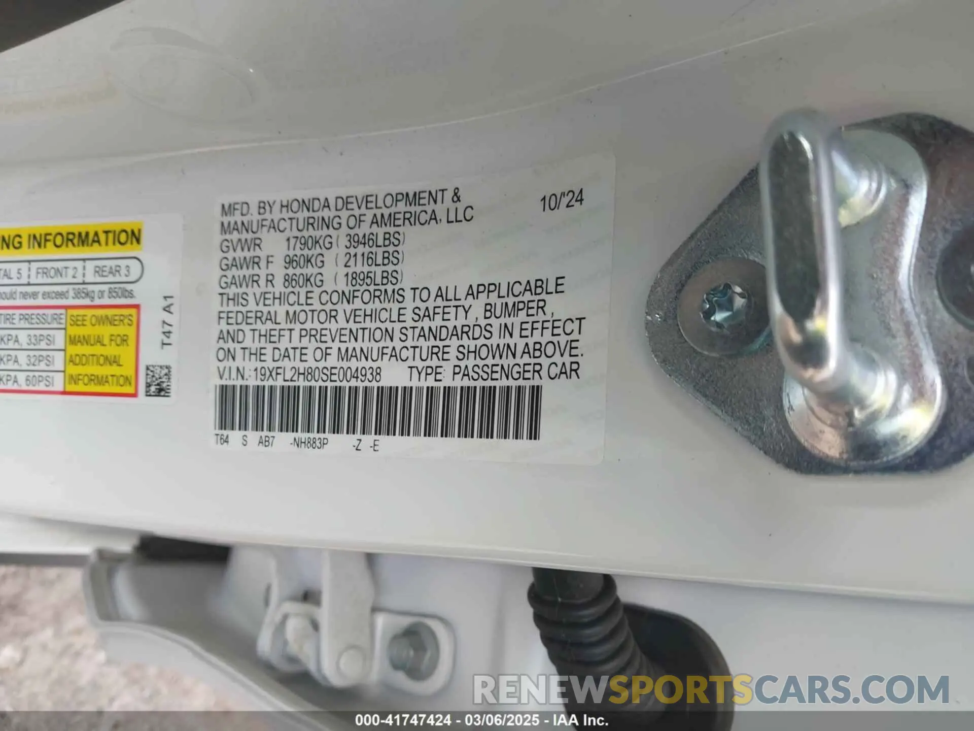 9 Photograph of a damaged car 19XFL2H80SE004938 HONDA CIVIC 2025