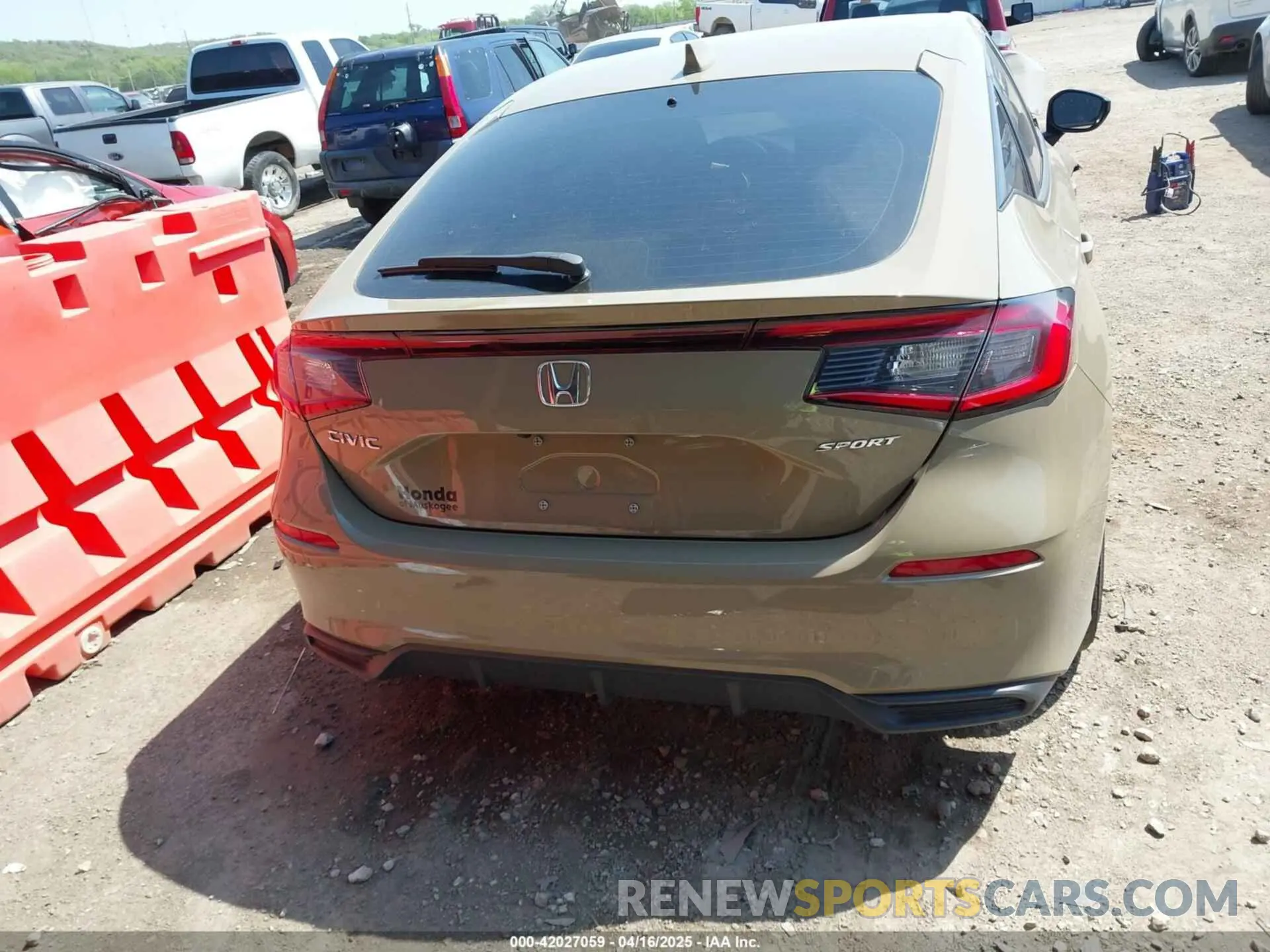 16 Photograph of a damaged car 19XFL2H81SE014202 HONDA CIVIC 2025