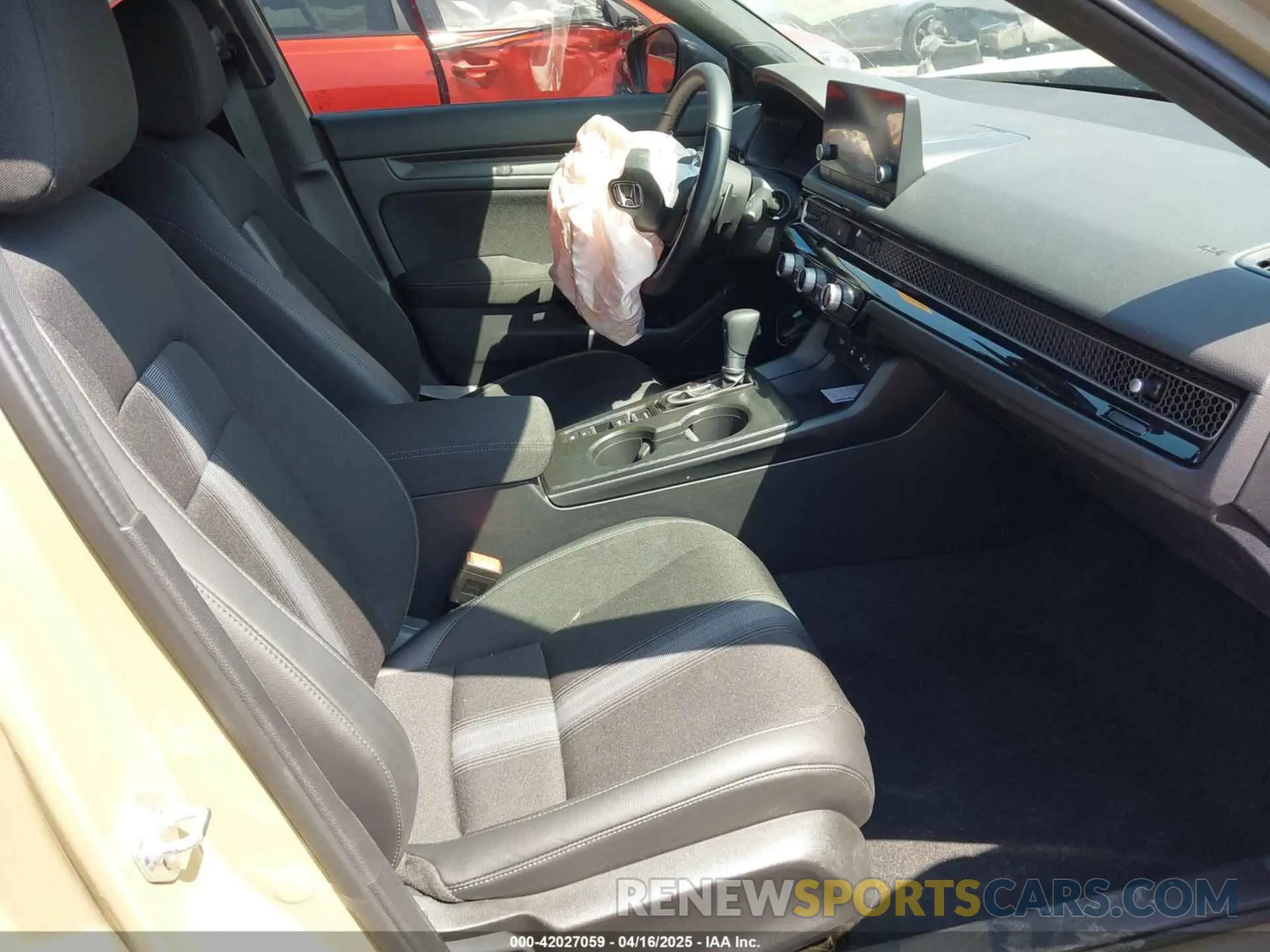 4 Photograph of a damaged car 19XFL2H81SE014202 HONDA CIVIC 2025