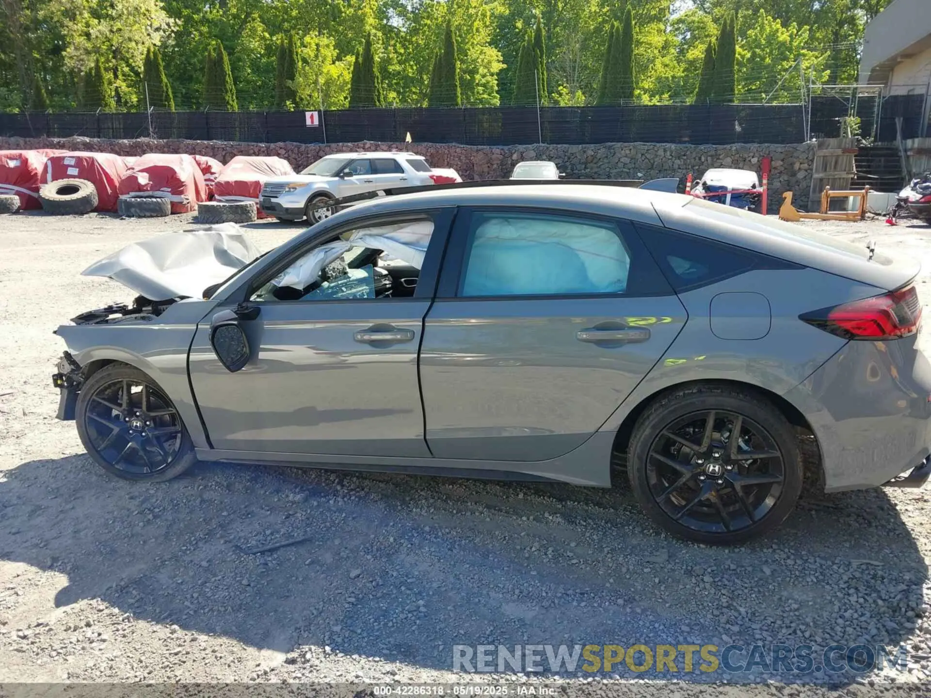 13 Photograph of a damaged car 19XFL2H81SE025815 HONDA CIVIC 2025