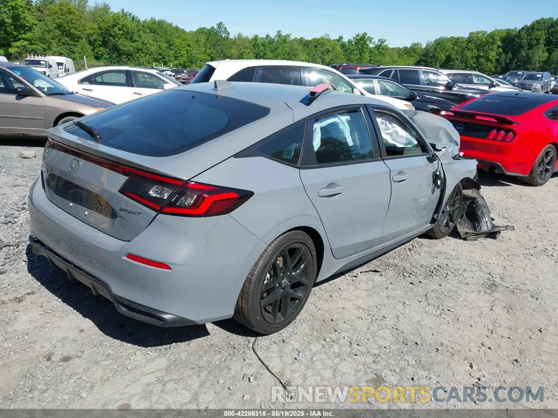 4 Photograph of a damaged car 19XFL2H81SE025815 HONDA CIVIC 2025