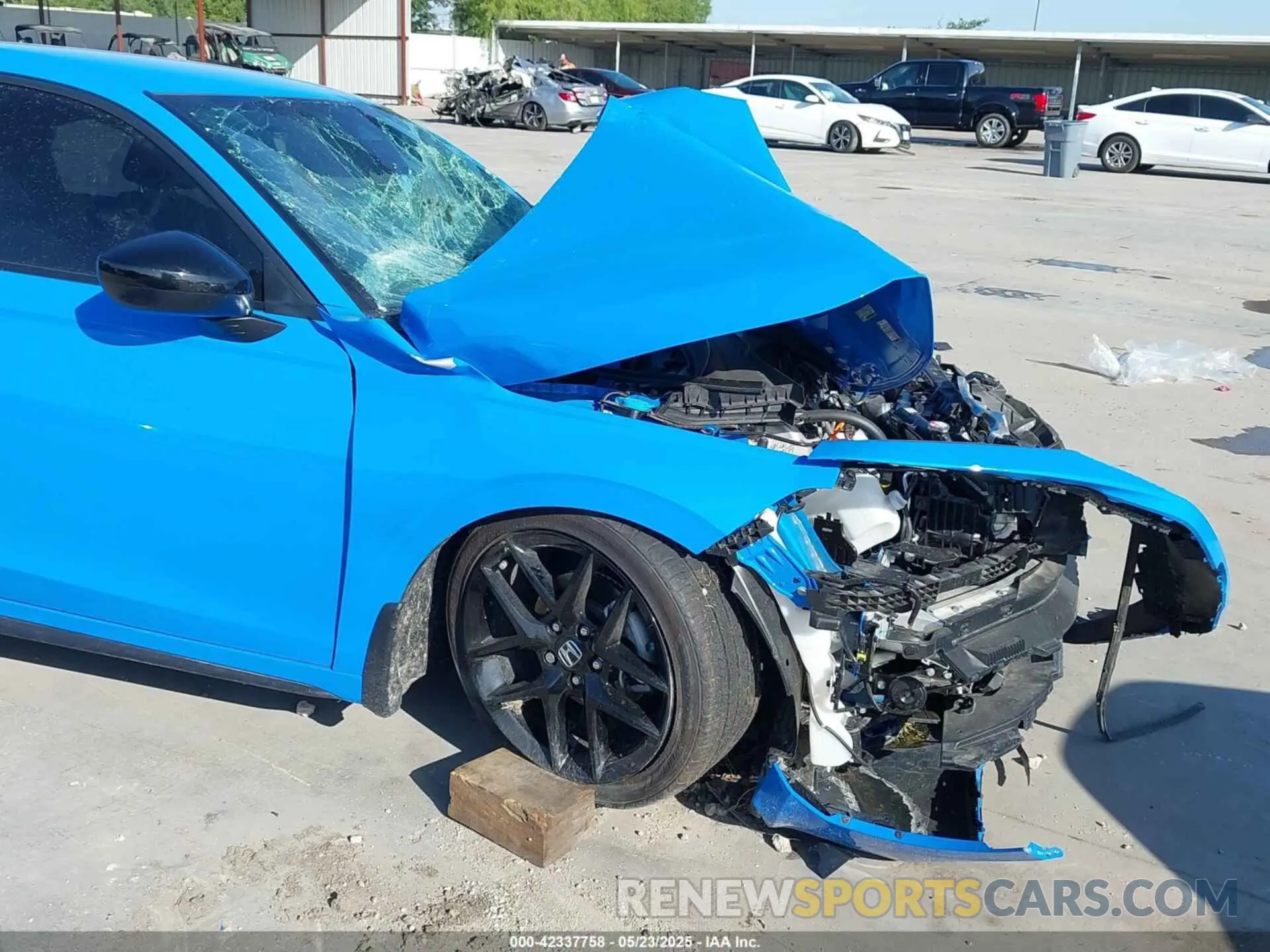 19 Photograph of a damaged car 19XFL2H82SE006206 HONDA CIVIC 2025