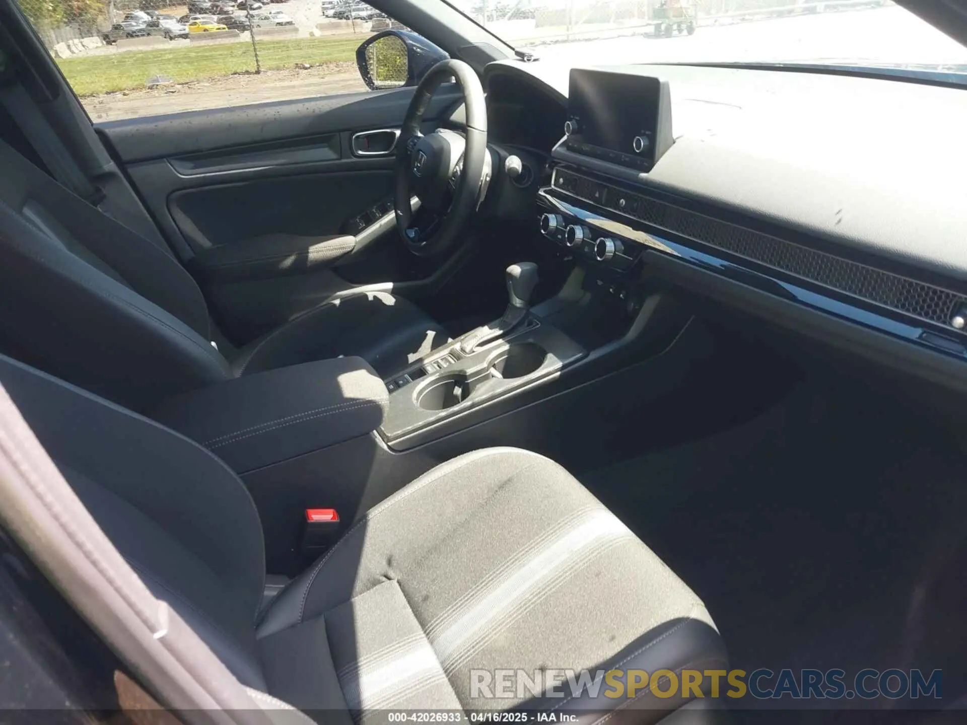 5 Photograph of a damaged car 19XFL2H82SE015603 HONDA CIVIC 2025