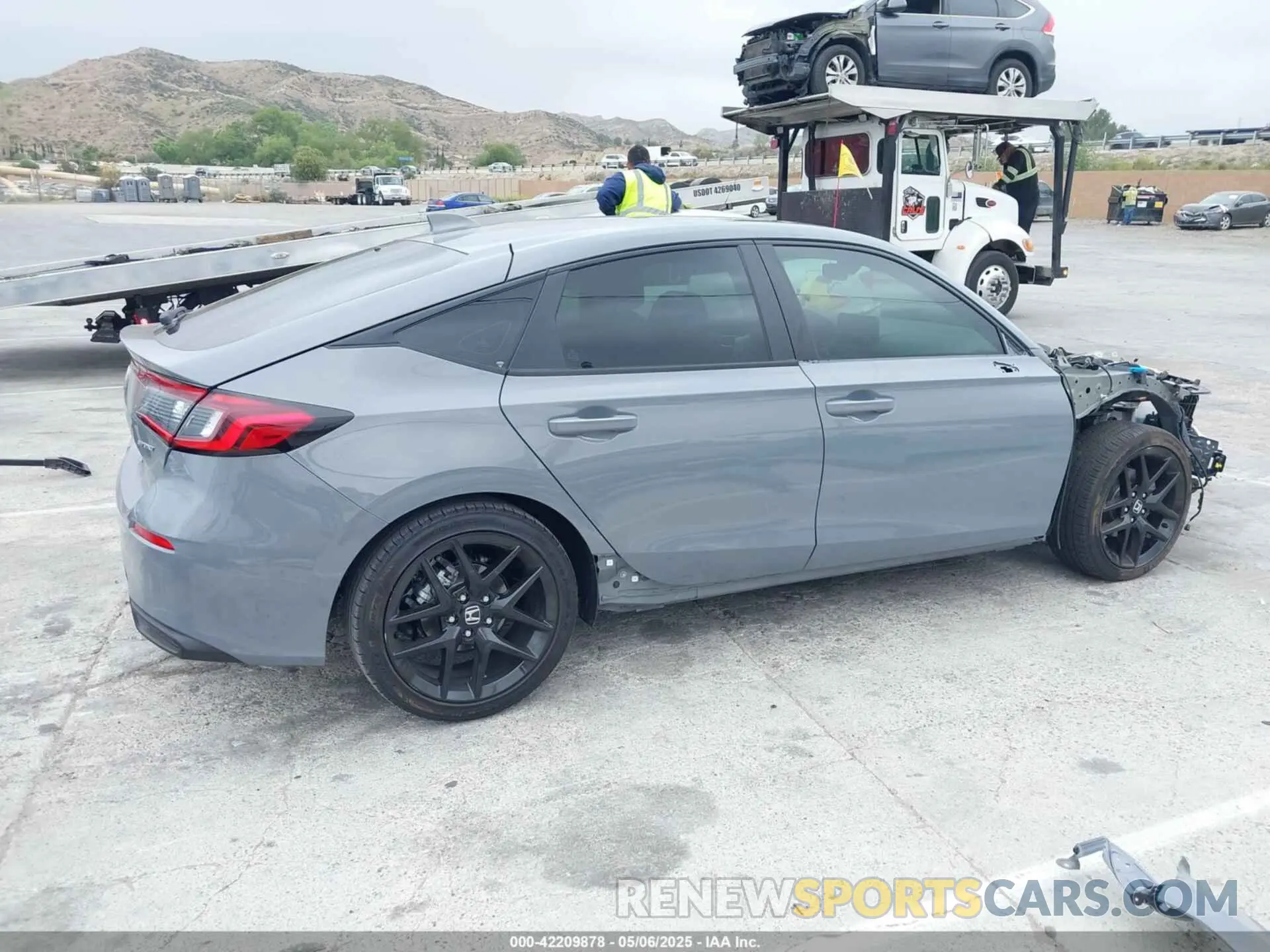 14 Photograph of a damaged car 19XFL2H83SE015318 HONDA CIVIC 2025