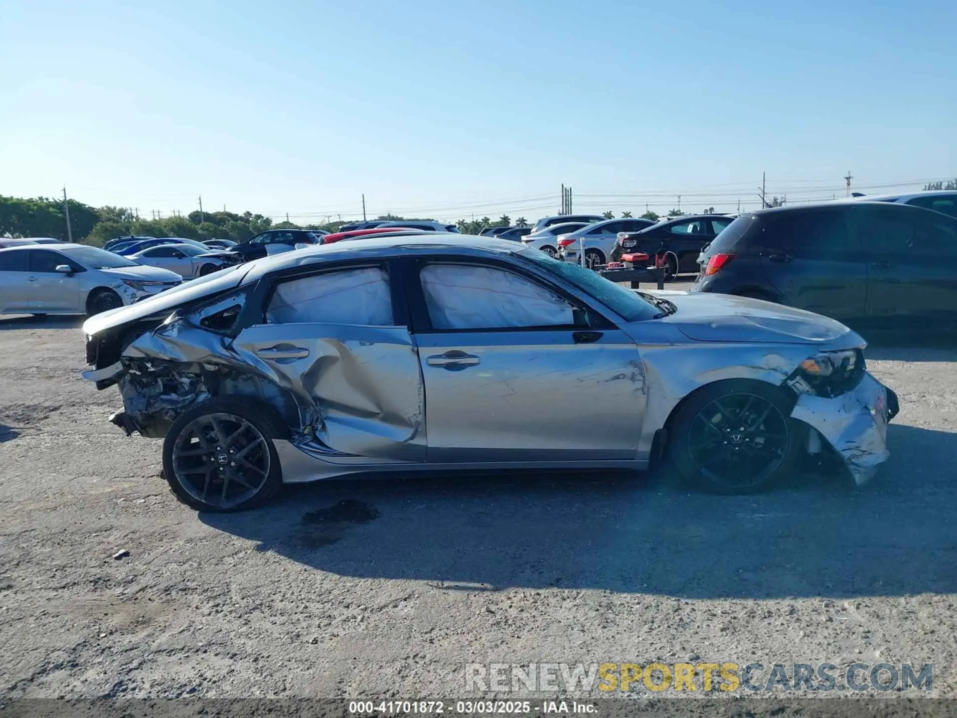 13 Photograph of a damaged car 19XFL2H86SE000828 HONDA CIVIC 2025