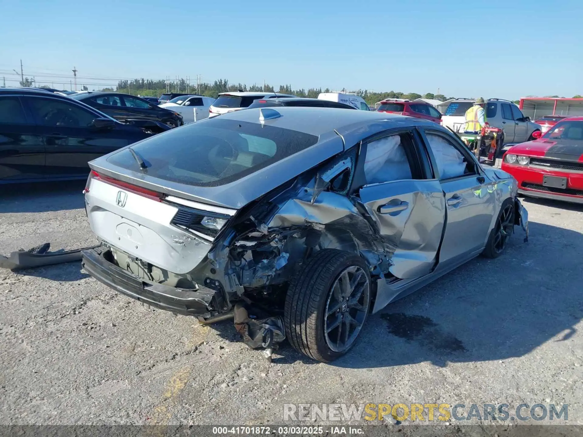 4 Photograph of a damaged car 19XFL2H86SE000828 HONDA CIVIC 2025