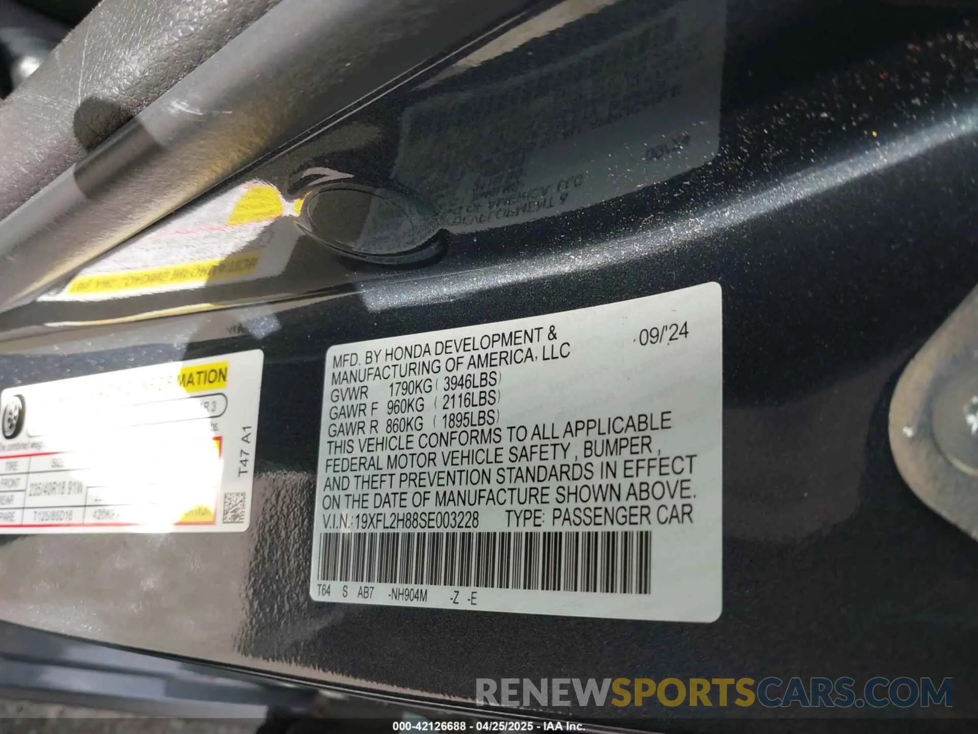 9 Photograph of a damaged car 19XFL2H88SE003228 HONDA CIVIC 2025