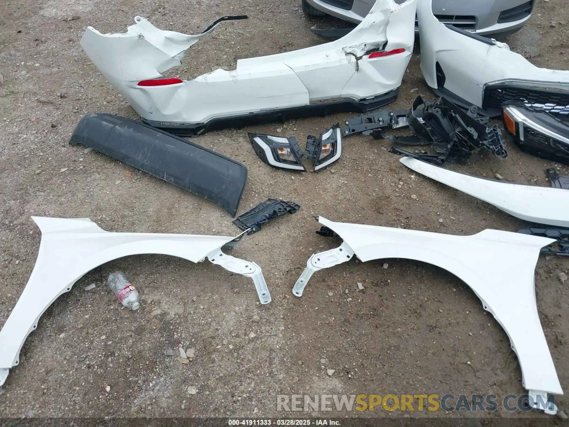 18 Photograph of a damaged car 19XFL2H88SE006758 HONDA CIVIC 2025