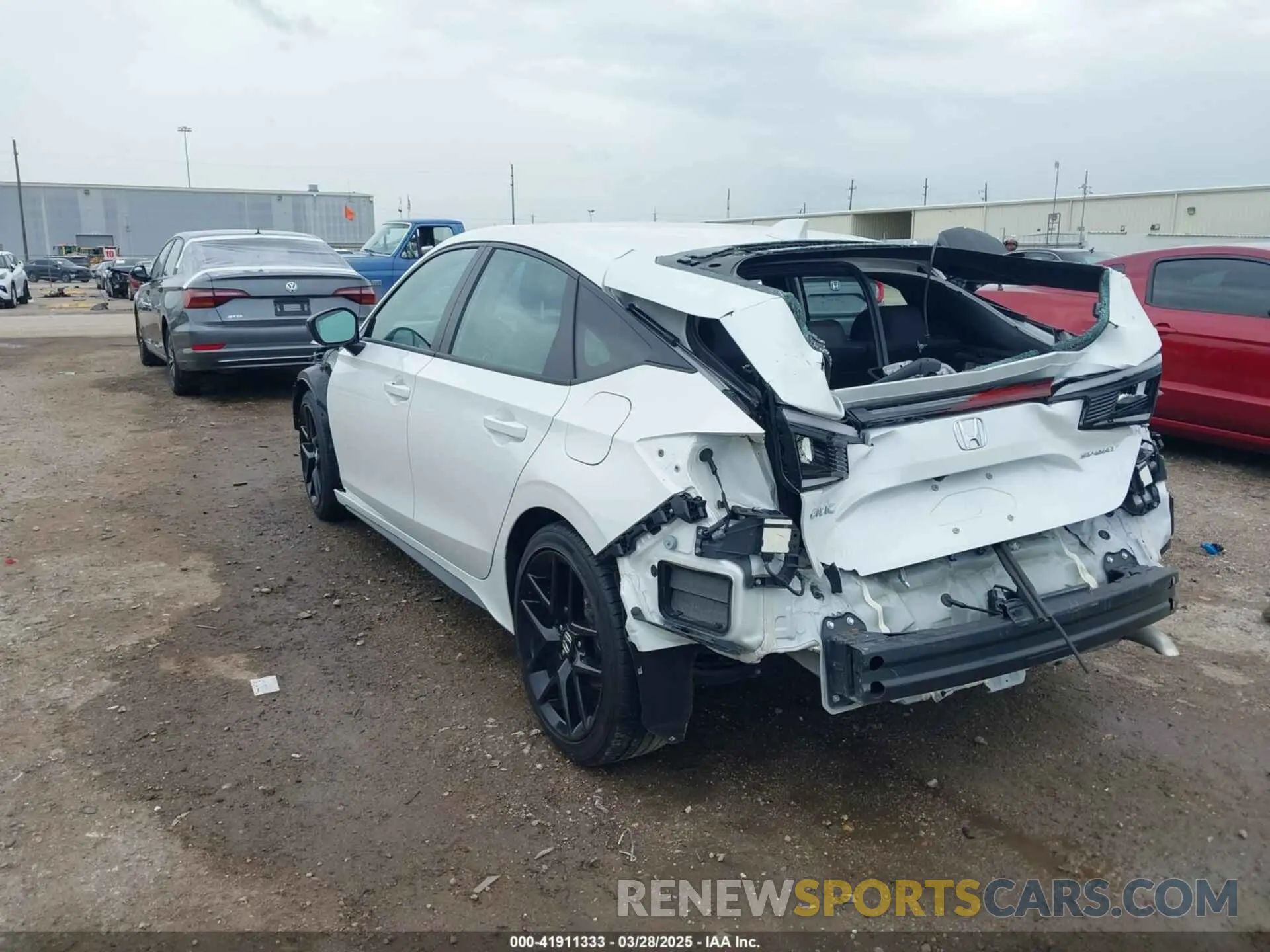 3 Photograph of a damaged car 19XFL2H88SE006758 HONDA CIVIC 2025