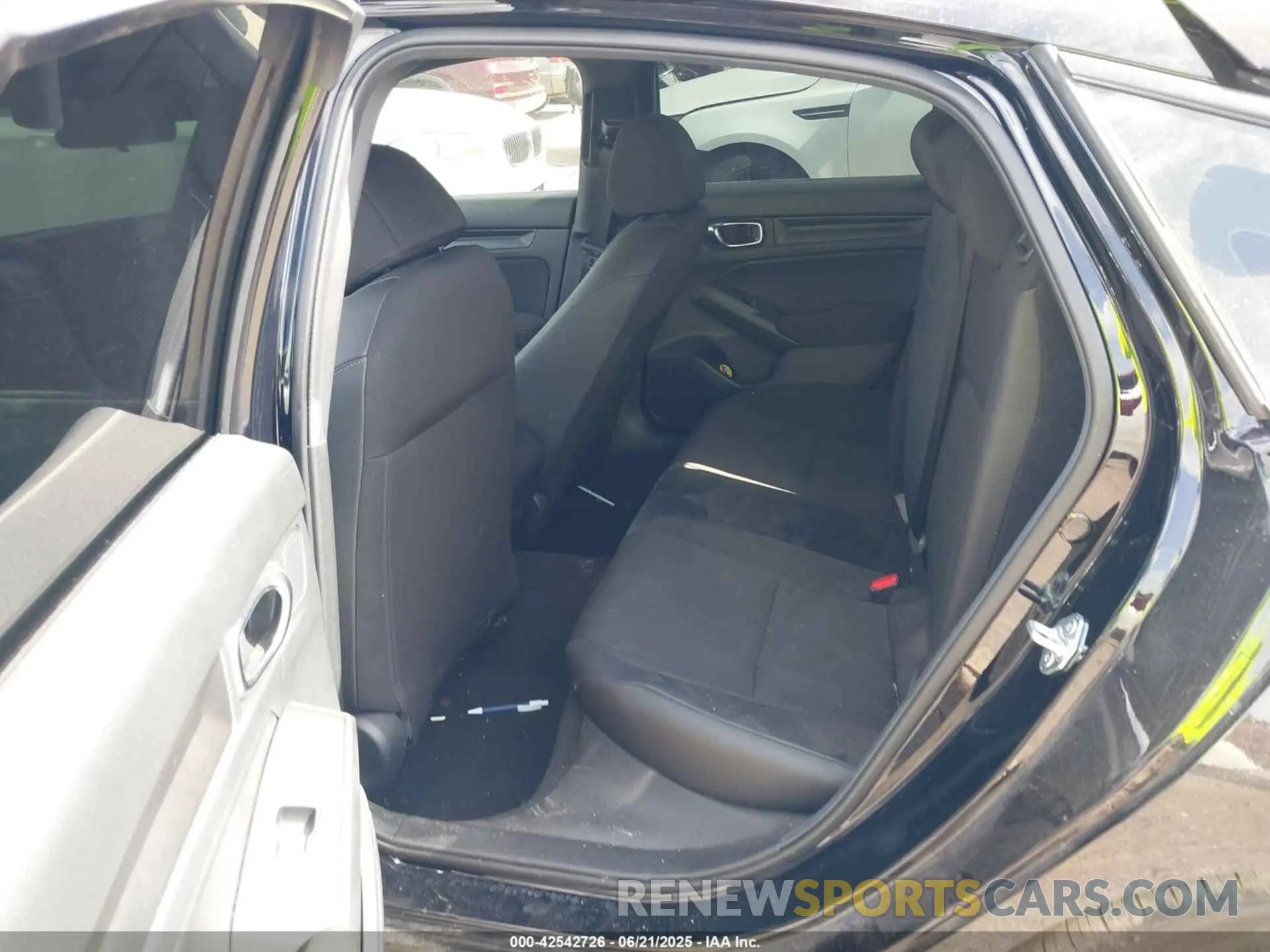 8 Photograph of a damaged car 19XFL2H89SE004002 HONDA CIVIC 2025