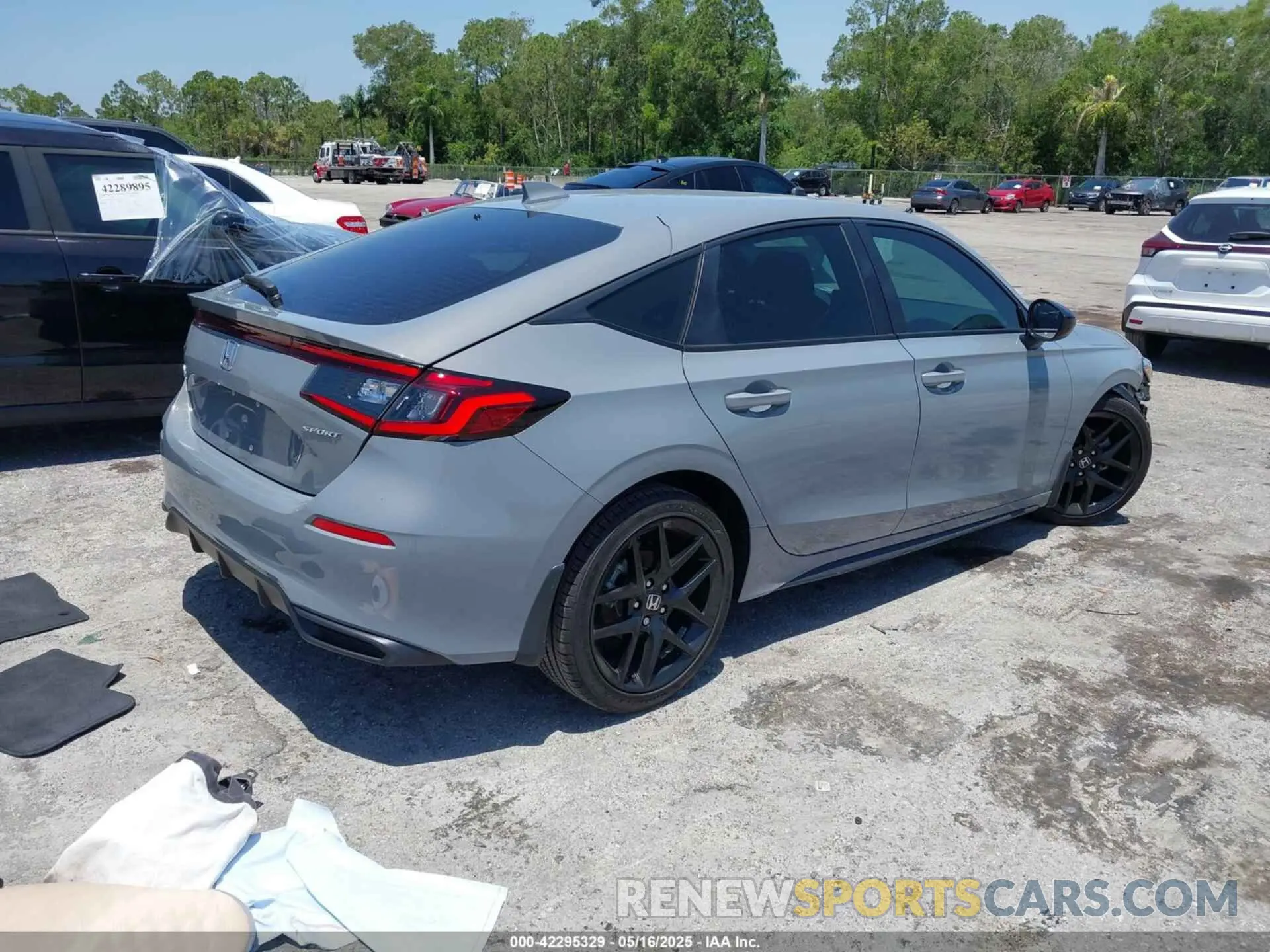 4 Photograph of a damaged car 19XFL2H89SE007739 HONDA CIVIC 2025