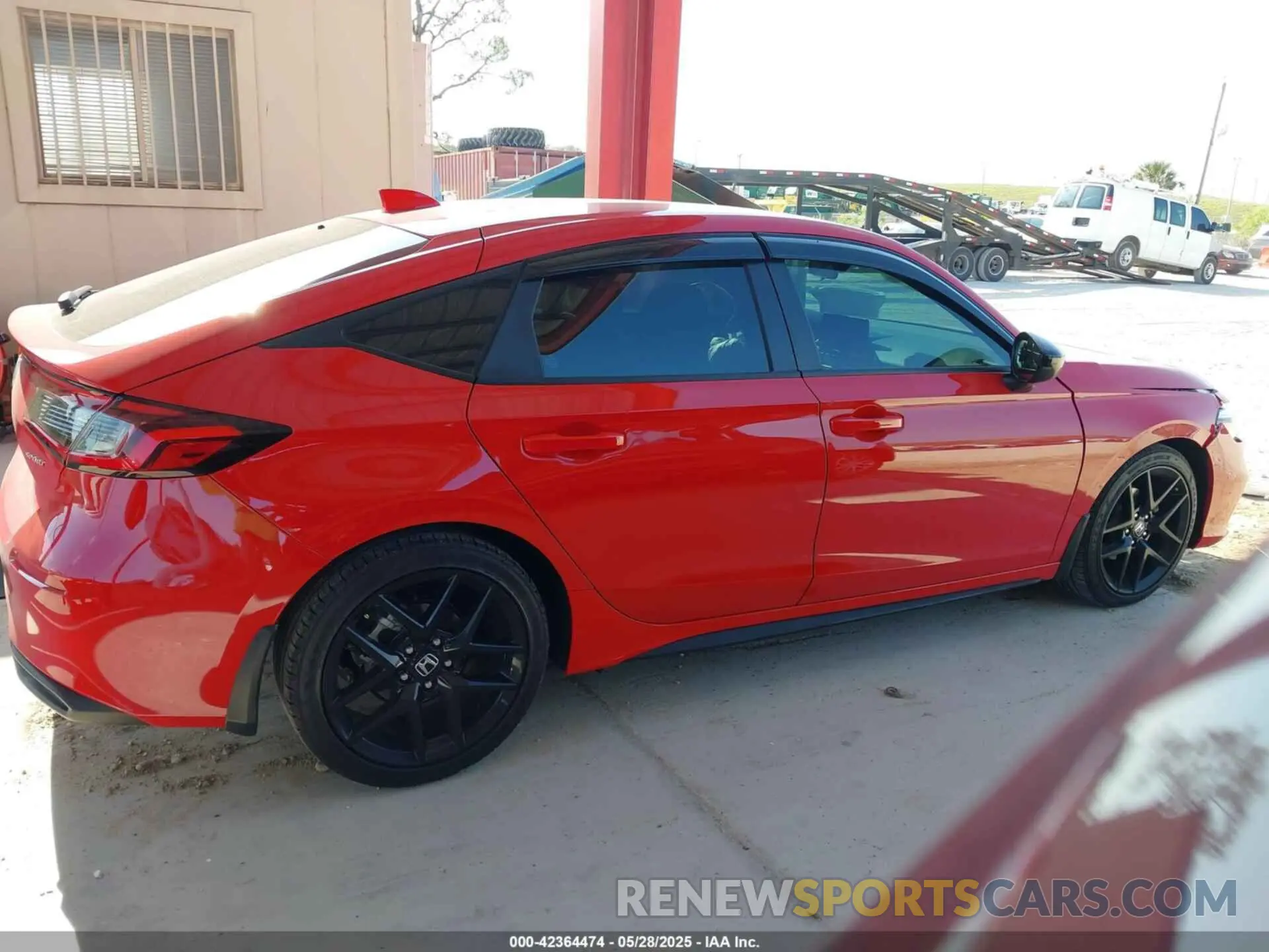 14 Photograph of a damaged car 19XFL2H8XSE002985 HONDA CIVIC 2025