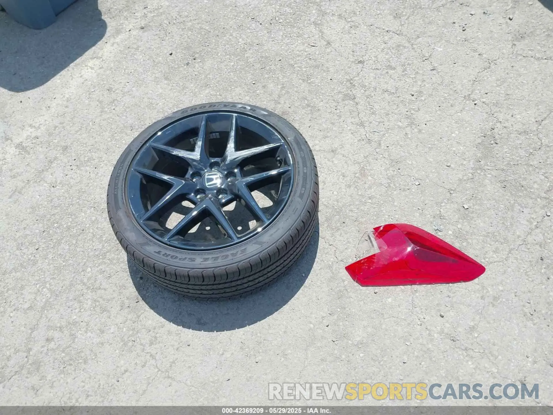 12 Photograph of a damaged car 2HGFE2F50SH572759 HONDA CIVIC 2025