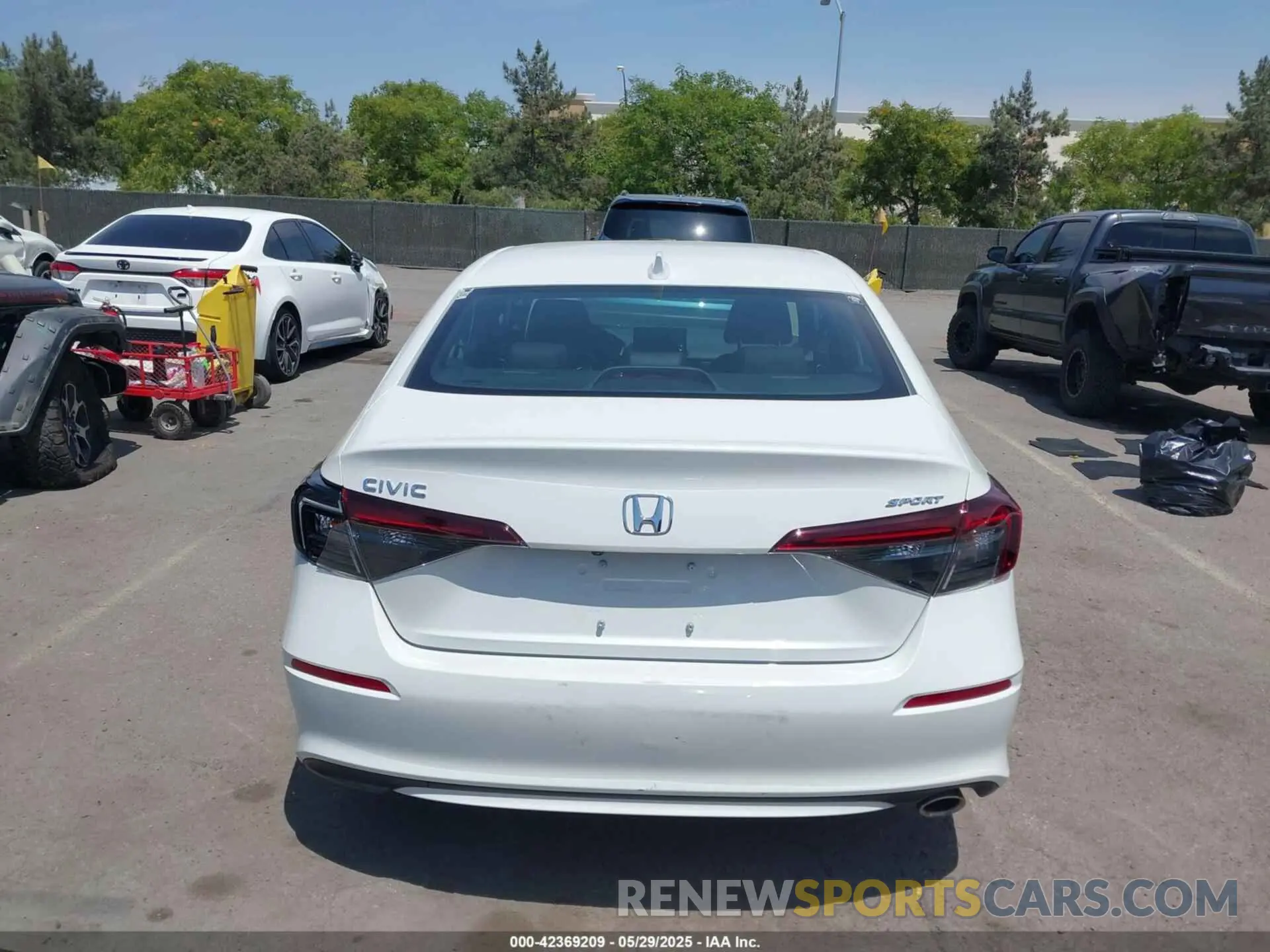 17 Photograph of a damaged car 2HGFE2F50SH572759 HONDA CIVIC 2025