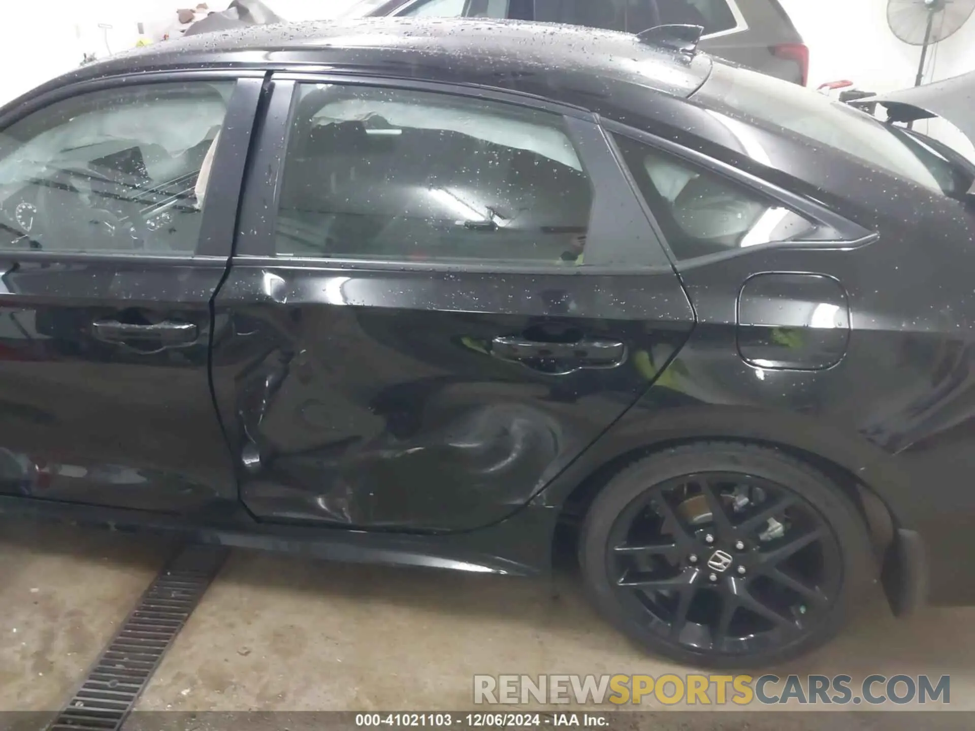 18 Photograph of a damaged car 2HGFE2F5XSH536643 HONDA CIVIC 2025