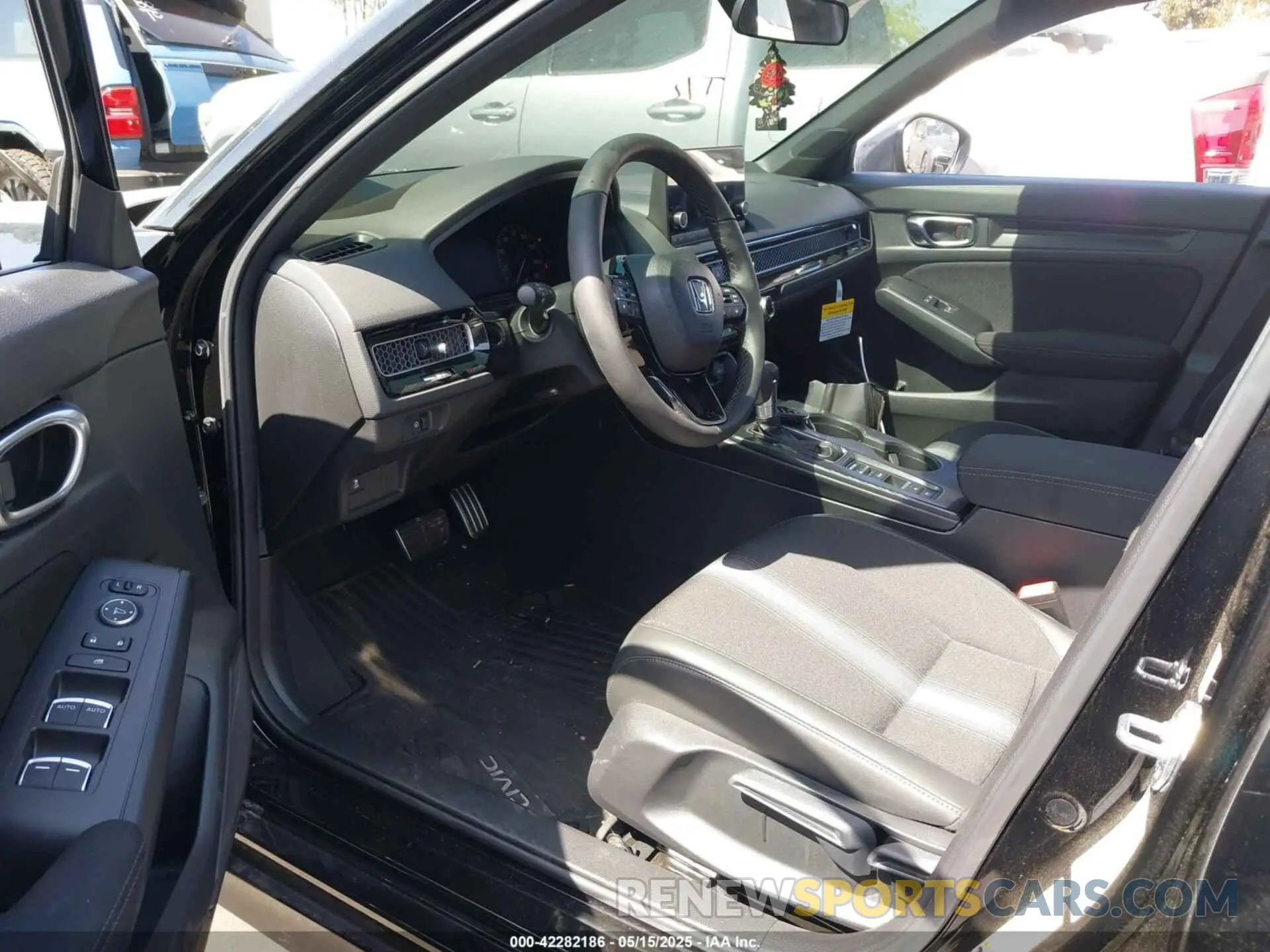 19 Photograph of a damaged car 2HGFE2F5XSH563549 HONDA CIVIC 2025