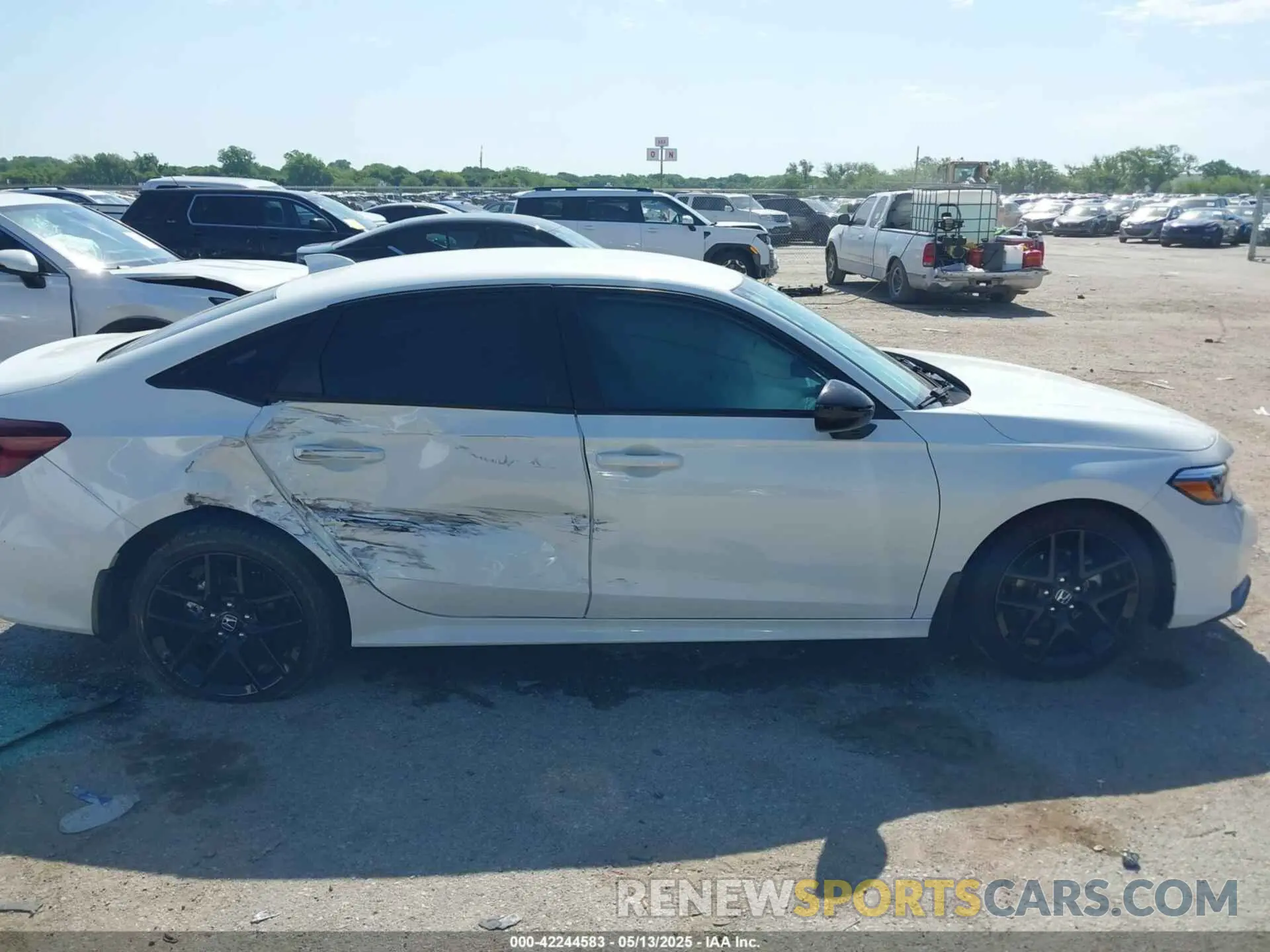 13 Photograph of a damaged car 2HGFE2F5XSH567309 HONDA CIVIC 2025