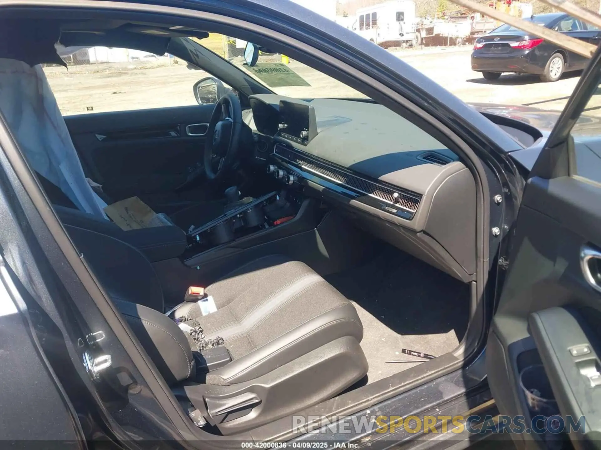 5 Photograph of a damaged car 19XFL4H81SE008332 HONDA CIVIC  HYBRID 2025