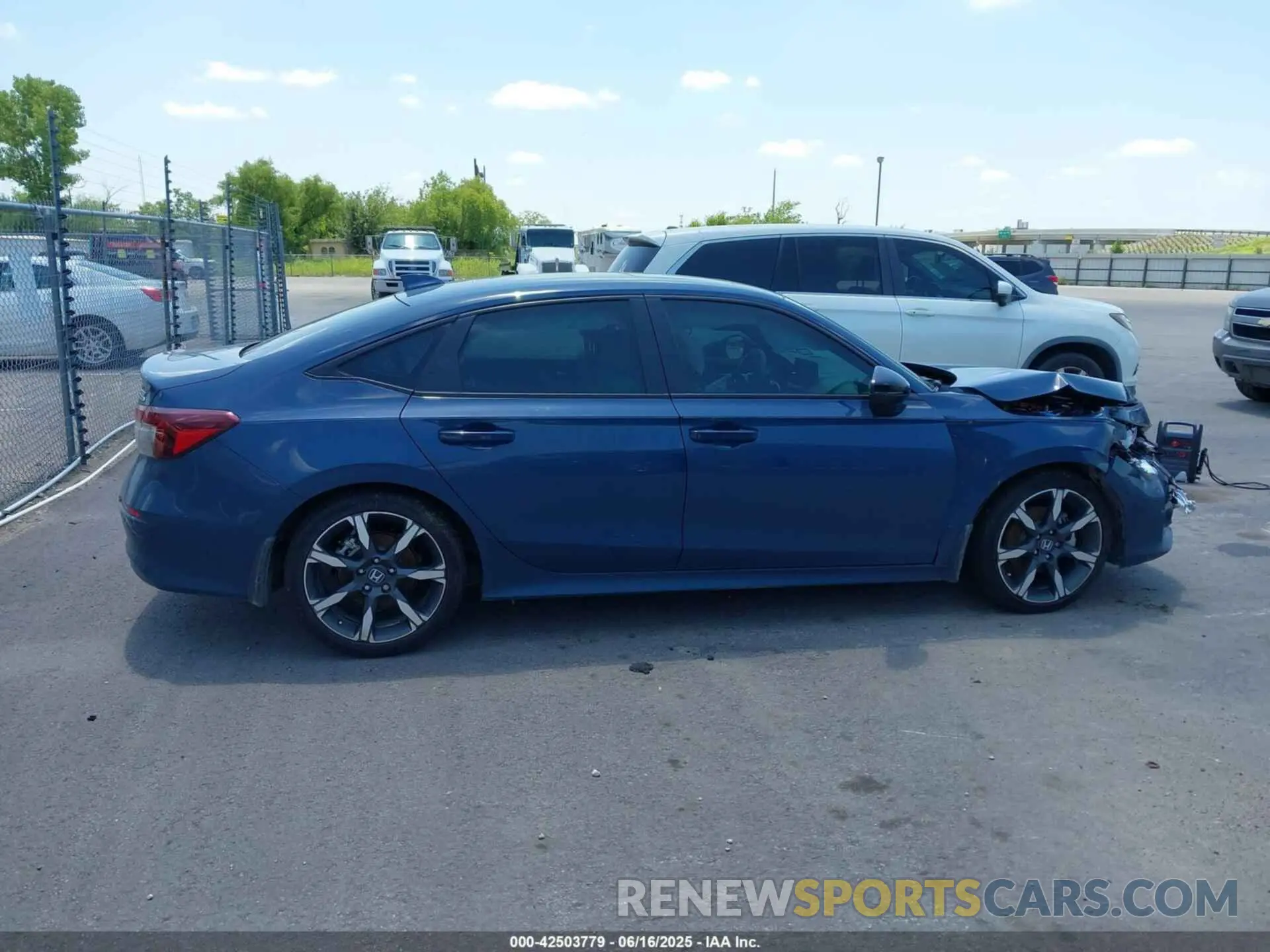 13 Photograph of a damaged car 2HGFE4F82SH318864 HONDA CIVIC HYBRID 2025