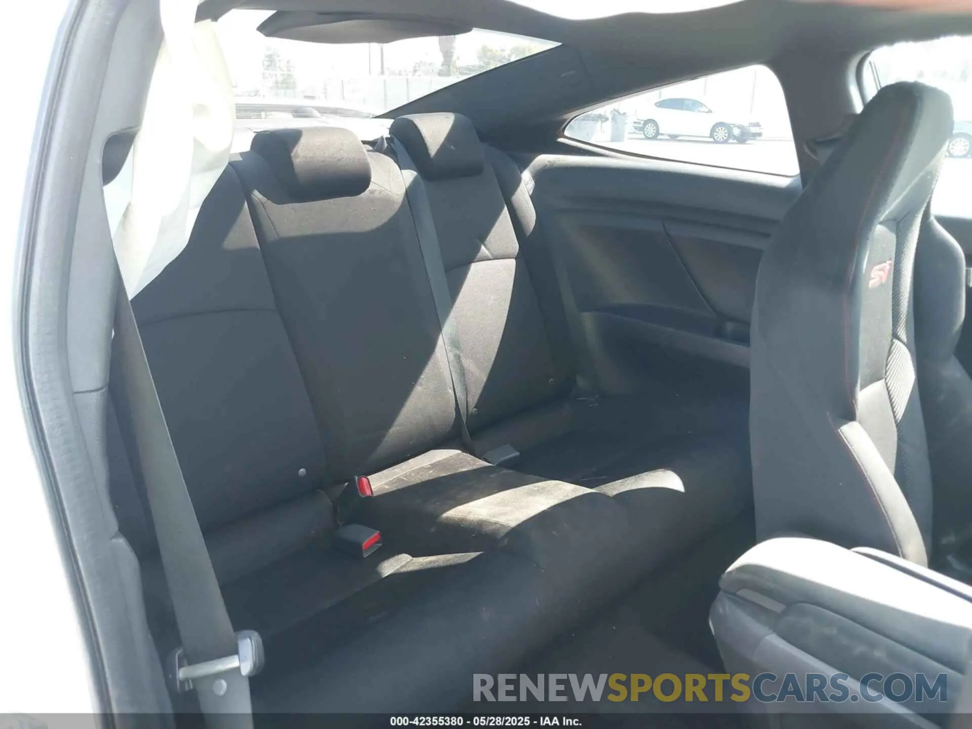 8 Photograph of a damaged car 2HGFC3A50KH750169 HONDA CIVIC SI 2019