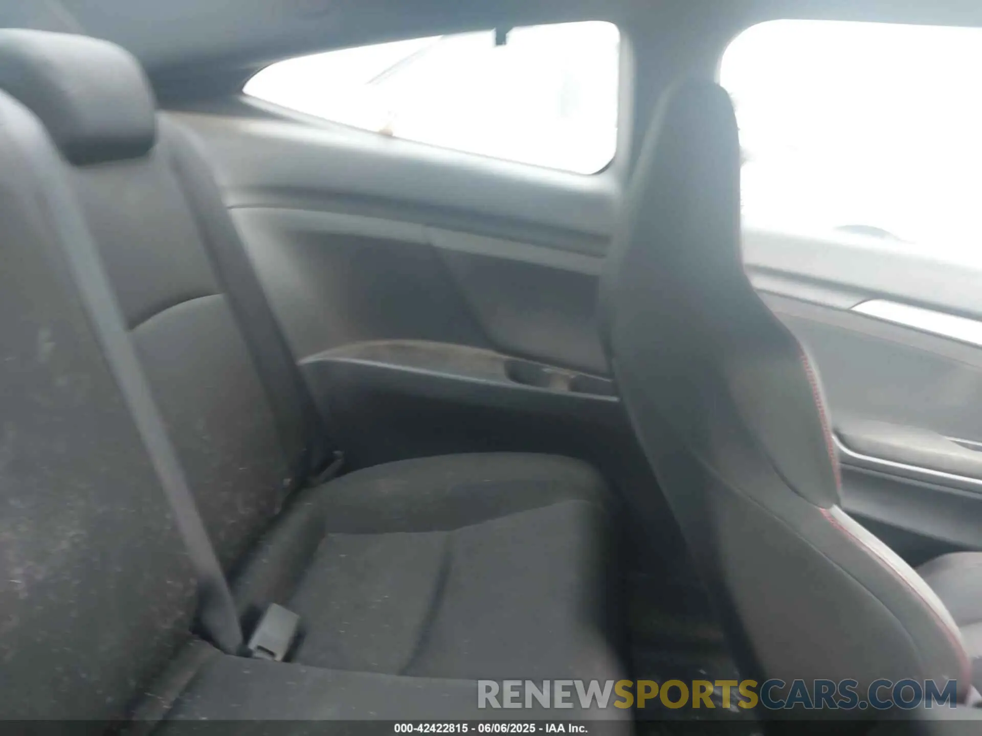 8 Photograph of a damaged car 2HGFC3A53KH752062 HONDA CIVIC SI 2019