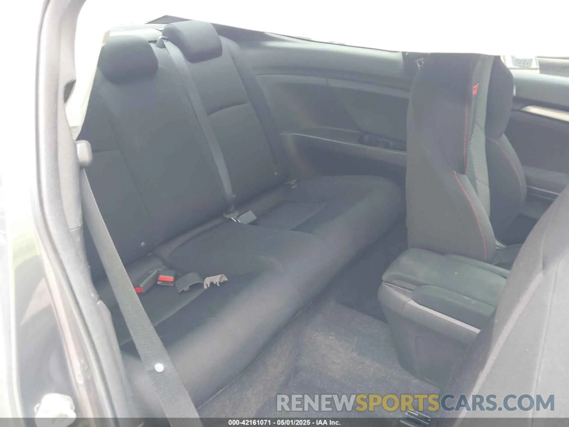 8 Photograph of a damaged car 2HGFC3A54KH755116 HONDA CIVIC SI 2019