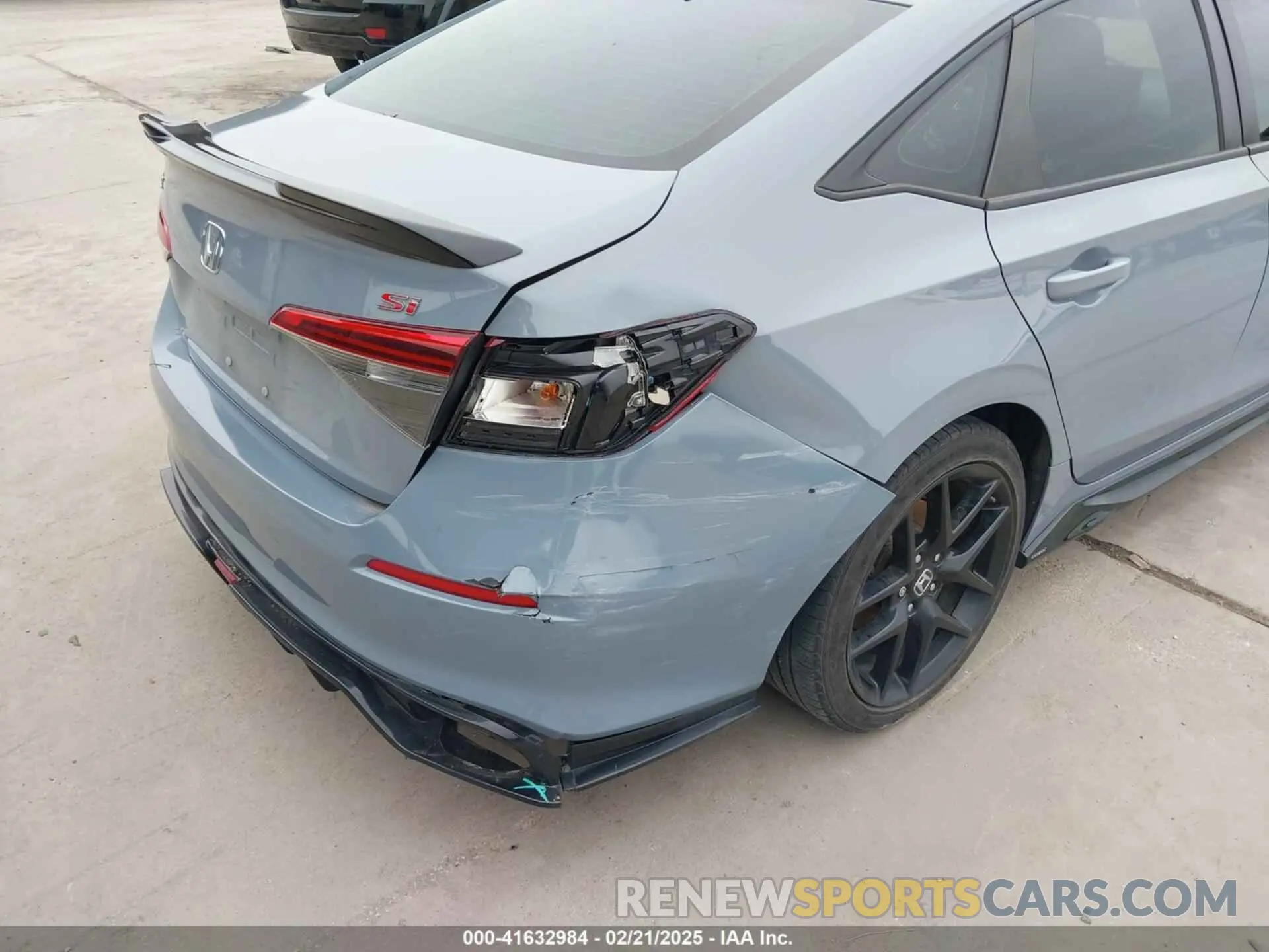 18 Photograph of a damaged car 2HGFE1E51NH472363 HONDA CIVIC SI 2022