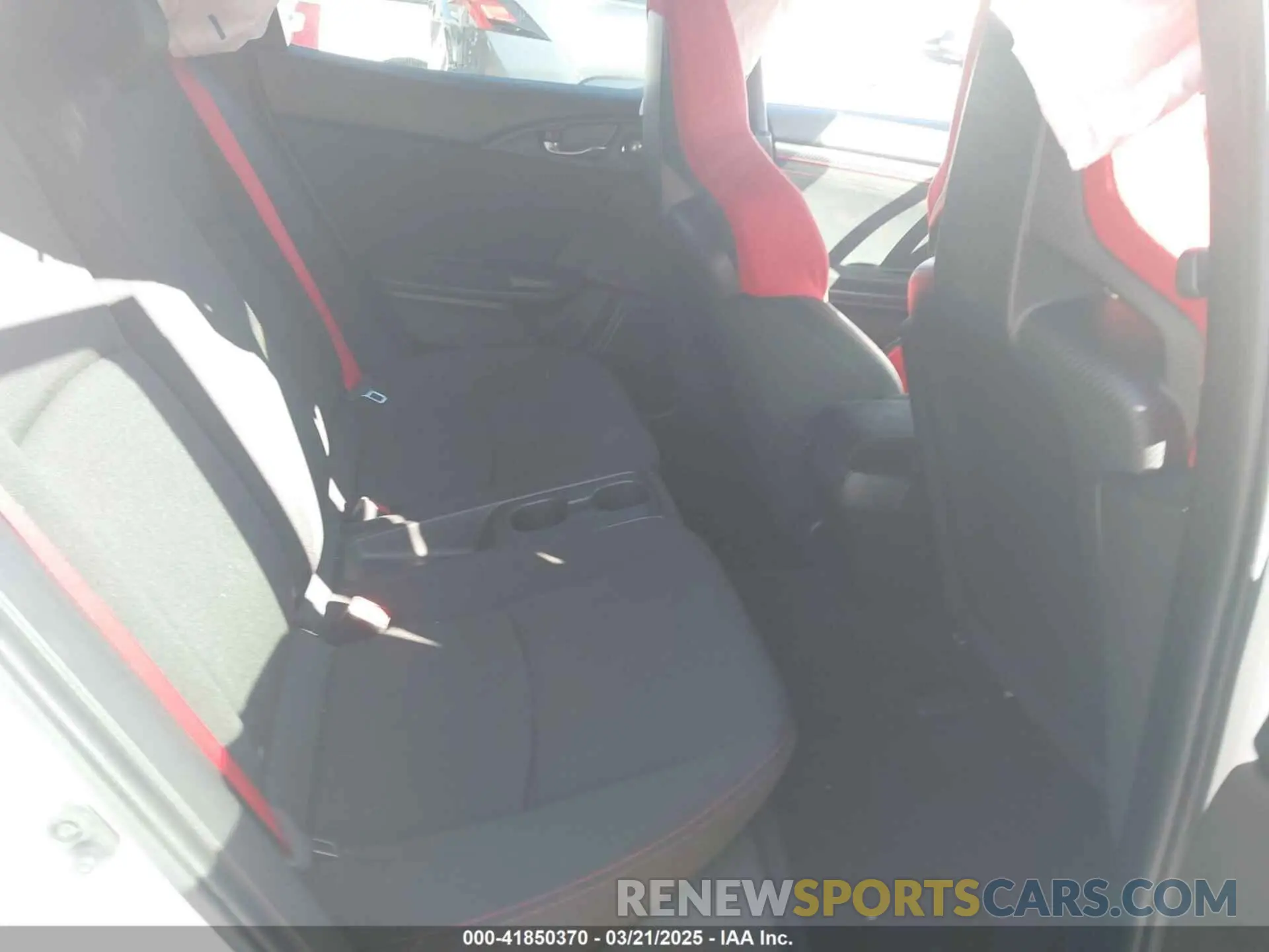 8 Photograph of a damaged car SHHFK8G73KU201772 HONDA CIVIC TYPE R 2019
