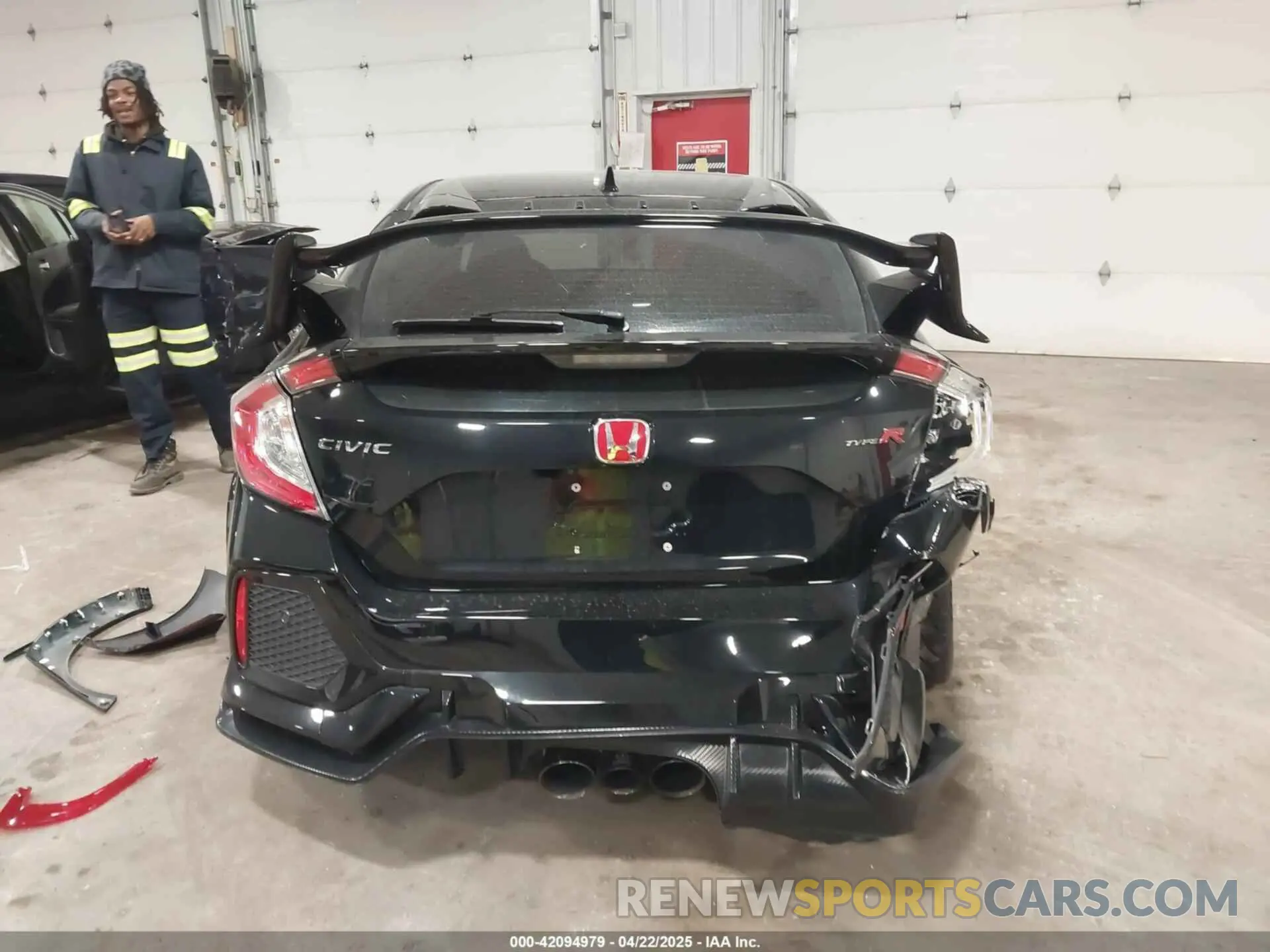 17 Photograph of a damaged car SHHFK8G73KU203845 HONDA CIVIC TYPE R 2019