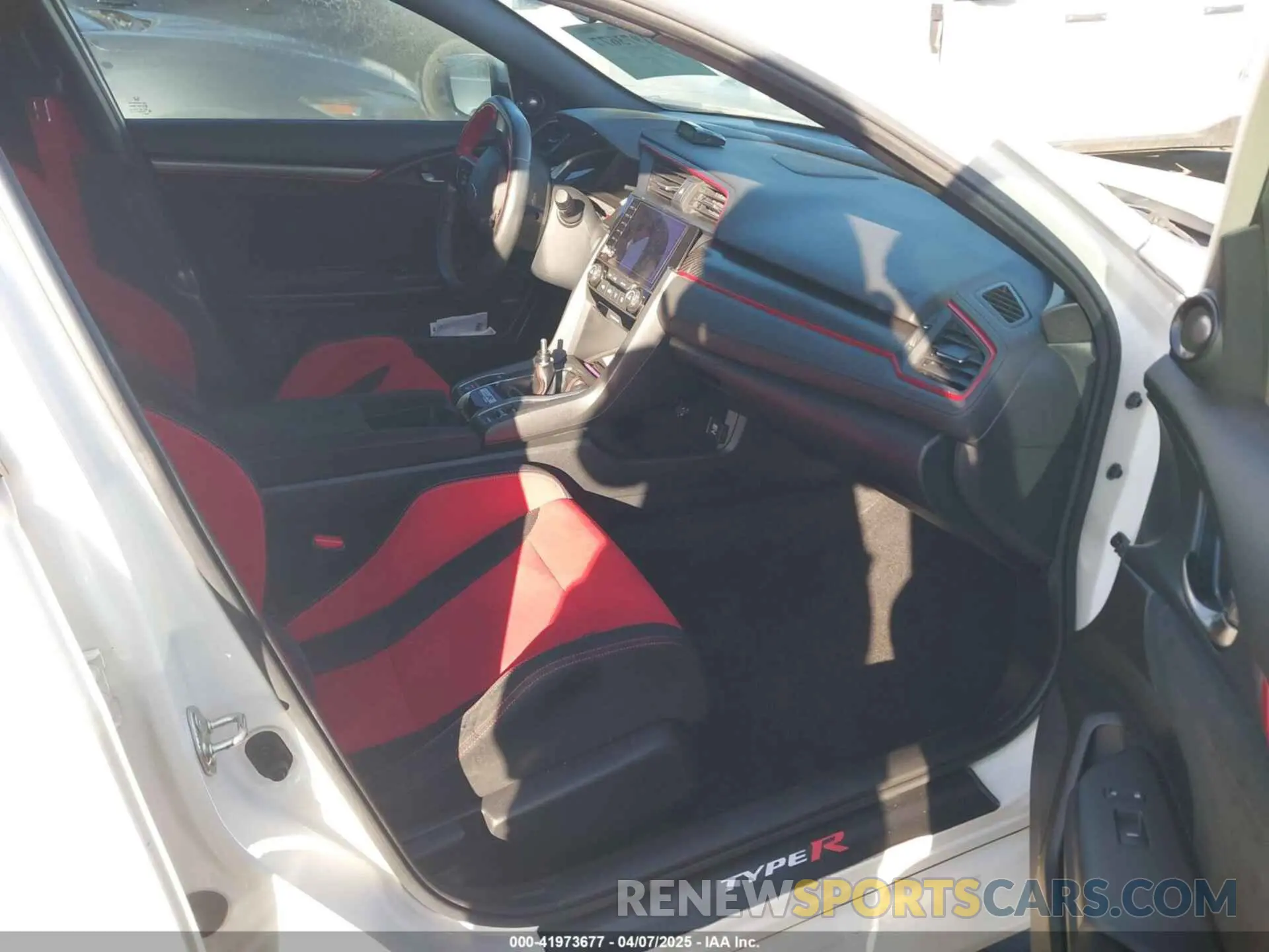 5 Photograph of a damaged car SHHFK8G75KU206732 HONDA CIVIC TYPE R 2019